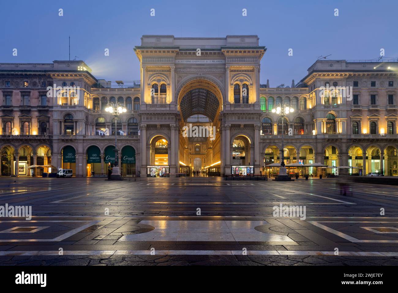 Galleria Vittorio Emanuele II entrée de la galerie marchande, Piazza del Duomo, Milan, Lombardie, Italie Banque D'Images