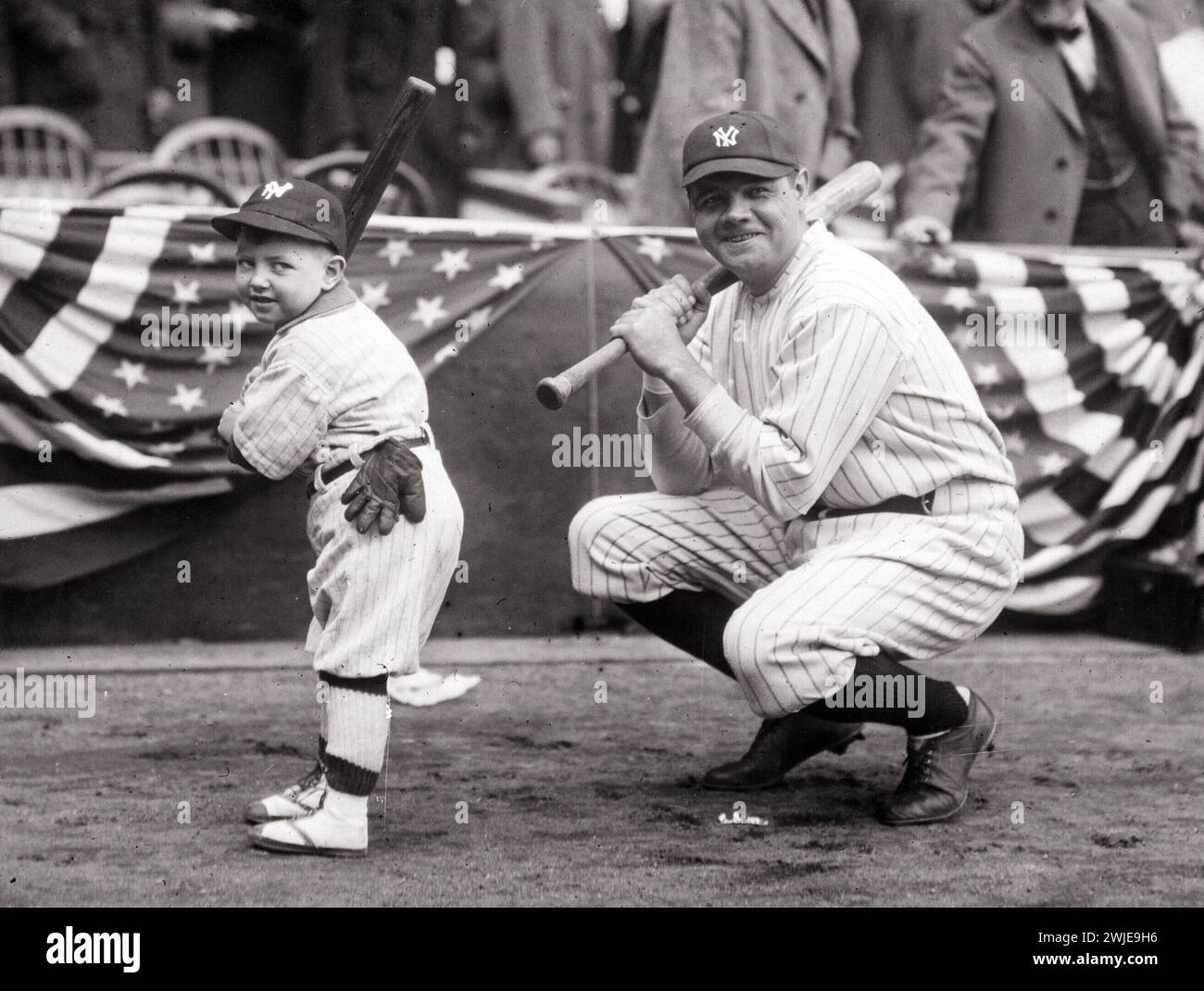Babe Ruth & Mascot Yankee Stadium Opening Day - photo de Paul Thompson, 1923 Banque D'Images