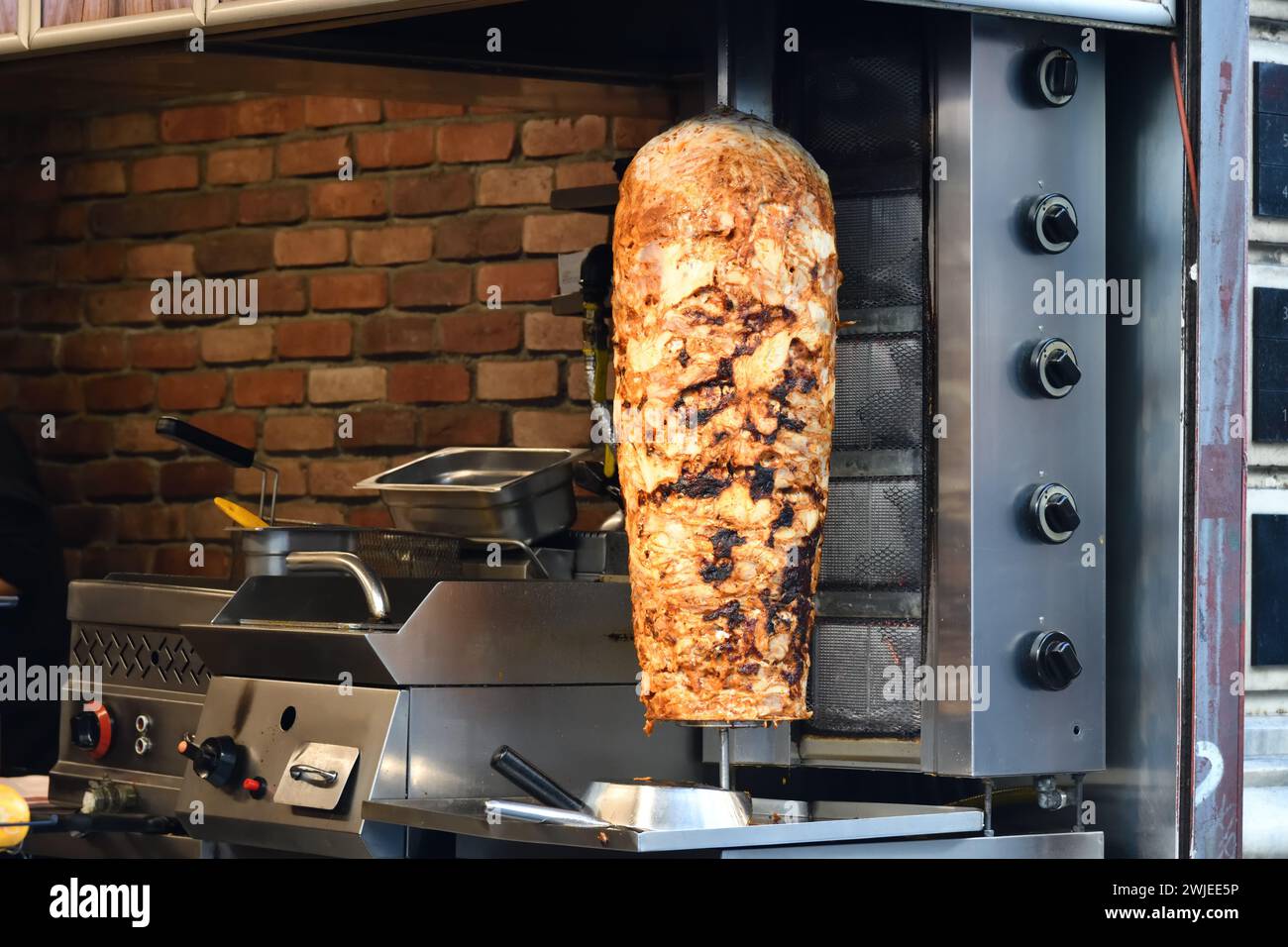 Istanbul, Turquie. Cuisine turque traditionnelle Doner Kebab Shawarma viande dans un magasin d'alimentation de rue Banque D'Images