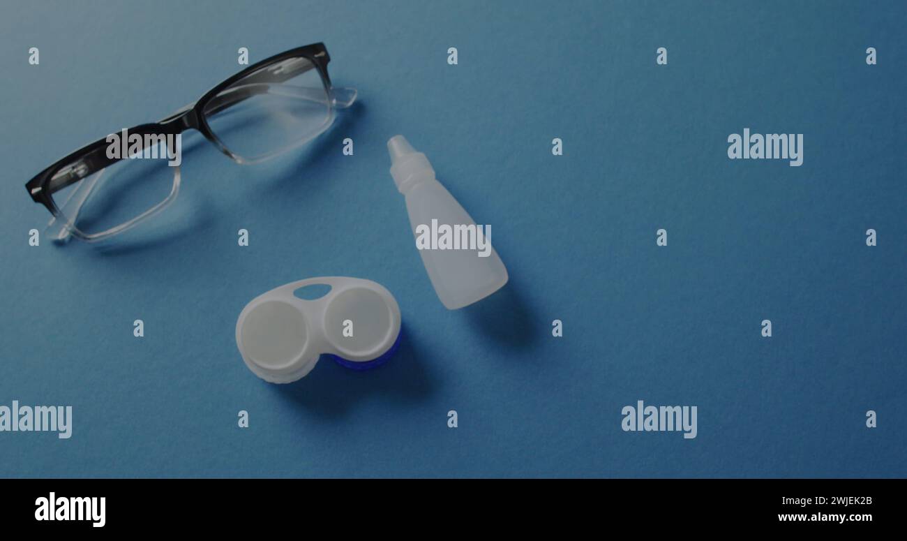 Image des structures chimiques et du brin d'adn sur les verres et les contacts Banque D'Images