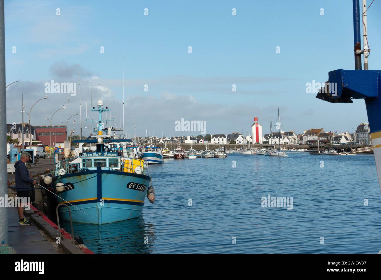 Le Guilvinec (Bretagne, nord-ouest de la France) : le port de pêche. Chalutiers le long du quai Banque D'Images