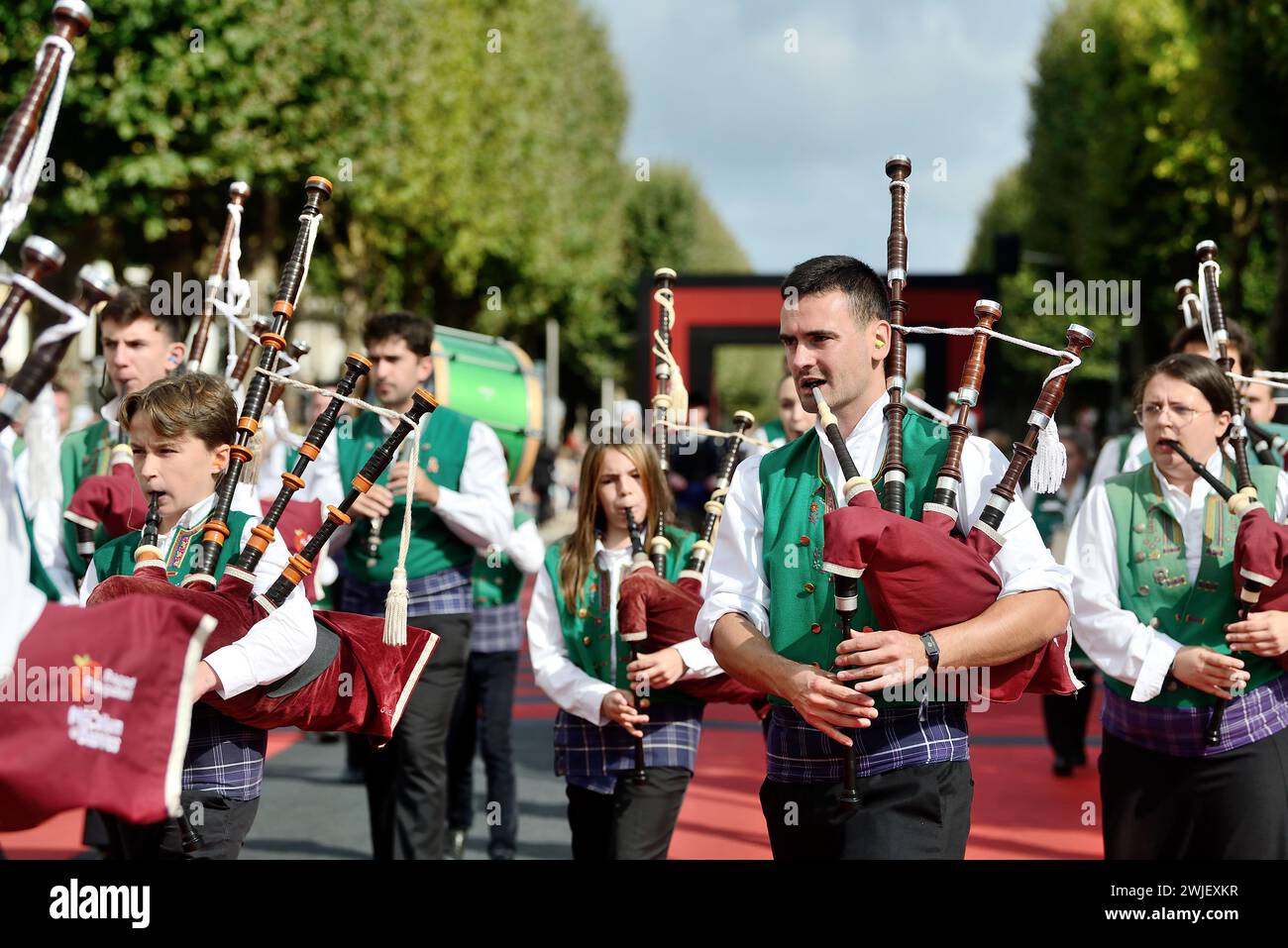 52e Festival Interceltique de Lorient (Bretagne nord-ouest de la France) : Grand Parade des Nations celtiques le 6 août 2023. Bande de pipe bretonne de Plougastel Da Banque D'Images
