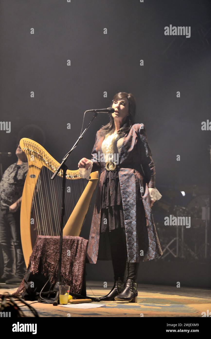 52e Festival Interceltique de Lorient (Bretagne nord-ouest de la France) : concert du groupe irlandais Clannad le 6 août 2023. Chanteuse et harpiste Moya Brenna Banque D'Images