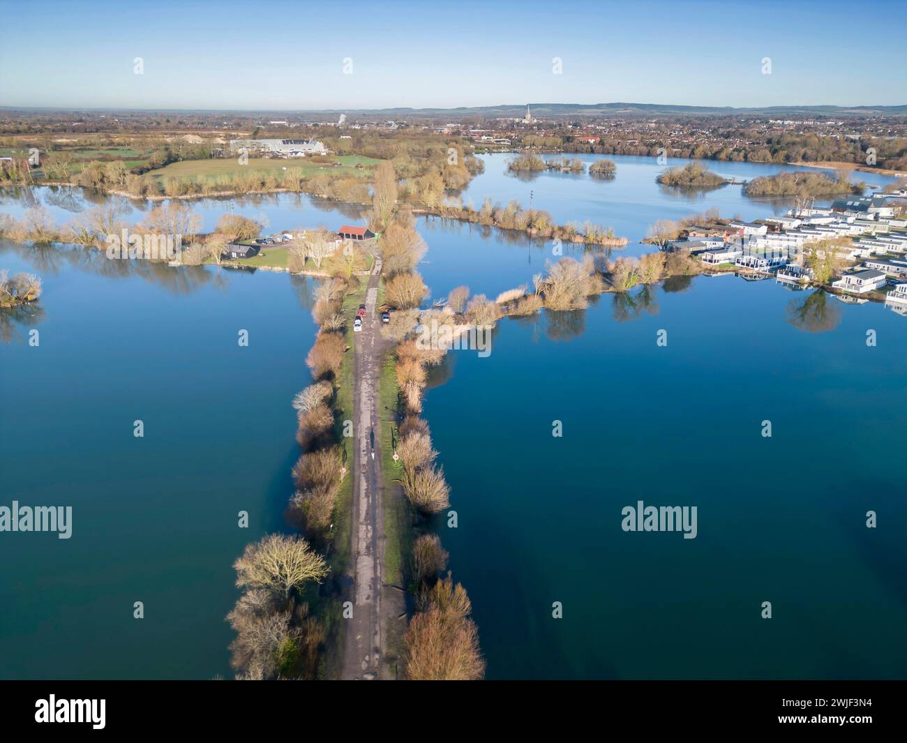 Vue aérienne du parc de vacances au bord du lac et des lacs de pêche à Chichester West sussex Banque D'Images