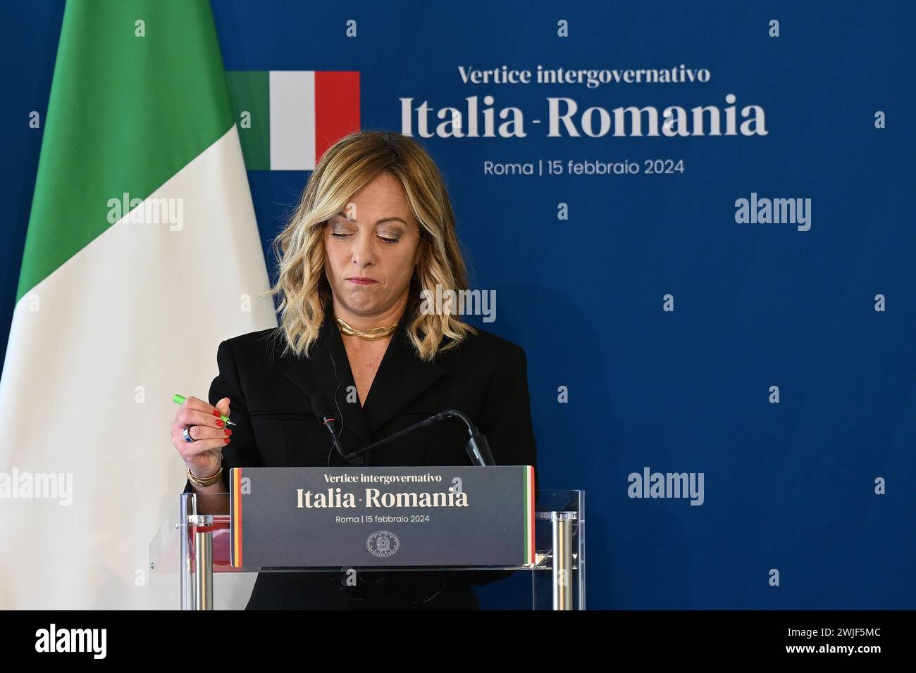 News - Sommet intergouvernemental Italie-Roumanie lors du Sommet intergouvernemental Italie - Roumanie rencontre entre la Présidente du Conseil des ministres, Giorgia Meloni, et le premier ministre de Roumanie, Marcel Ciolacu, le 15 février 2024 à la Villa Pamphili à Rome, Italie. Rome Villa Pamphili Italie Copyright : xDomenicoxCippitellix/xLiveMediax LPN 1237276 Banque D'Images