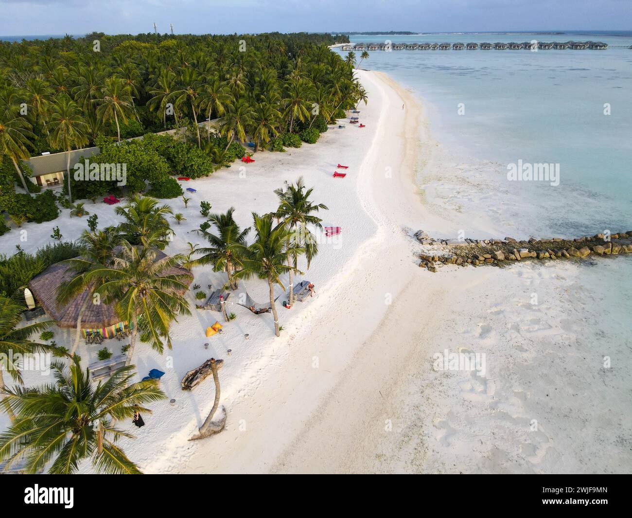 Vue drone de Villa Park Resort sur l'atoll d'Ari aux Maldives Banque D'Images