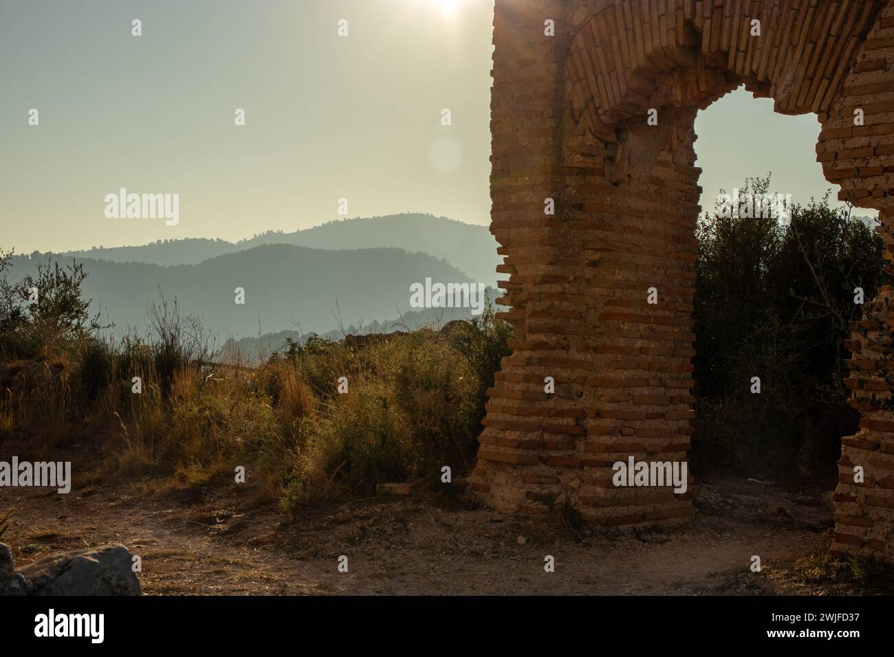 Coucher de soleil sérénité aux ruines du château de Santa Ana, Oliva, Espagne Banque D'Images