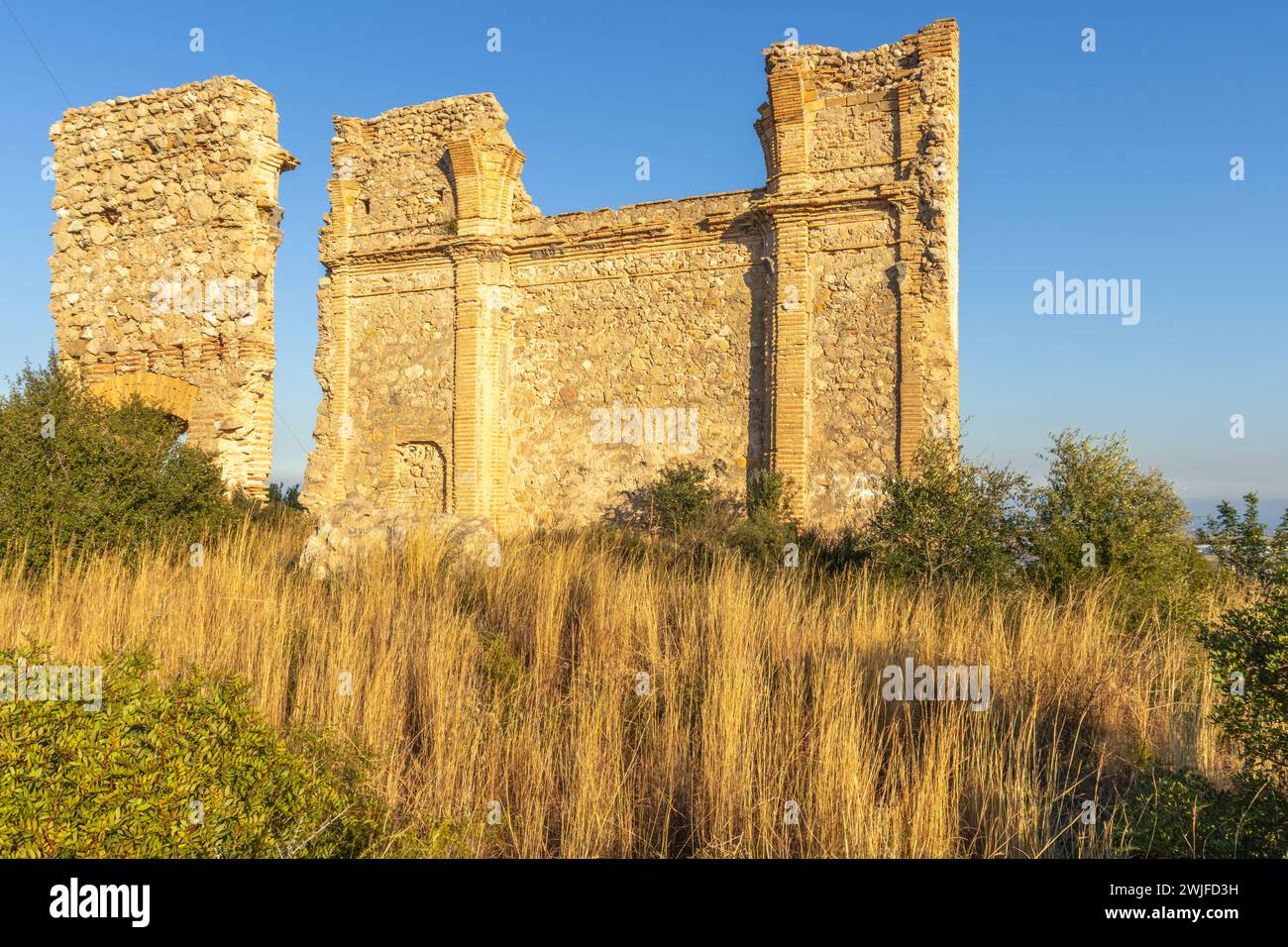 Ombres de coucher de soleil sur les ruines du château de Santa Ana, Oliva, Espagne Banque D'Images