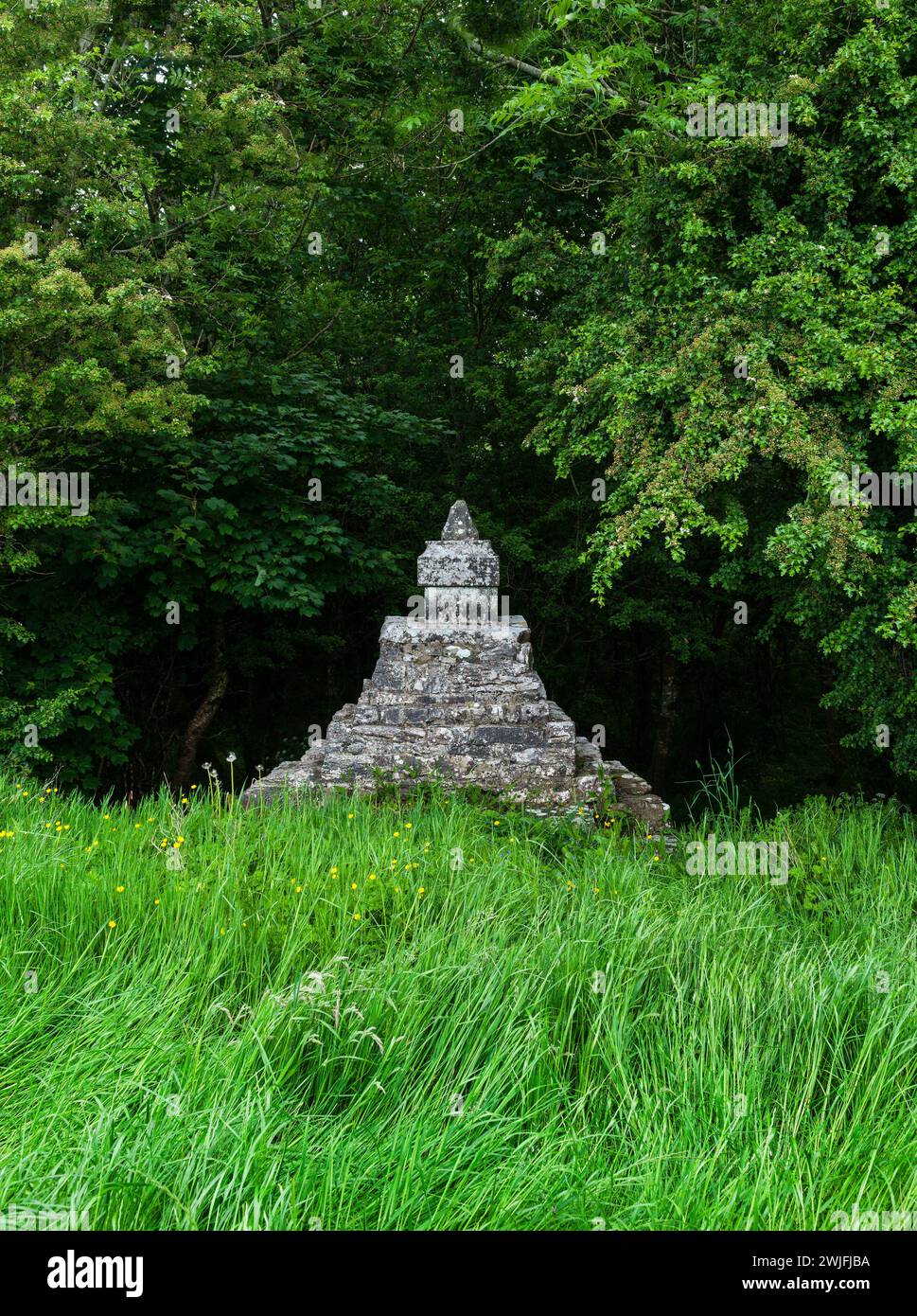 'Les Dieux de Neale', l'une des trois folies près de Cong dans le comté de Mayo, Irlande Banque D'Images