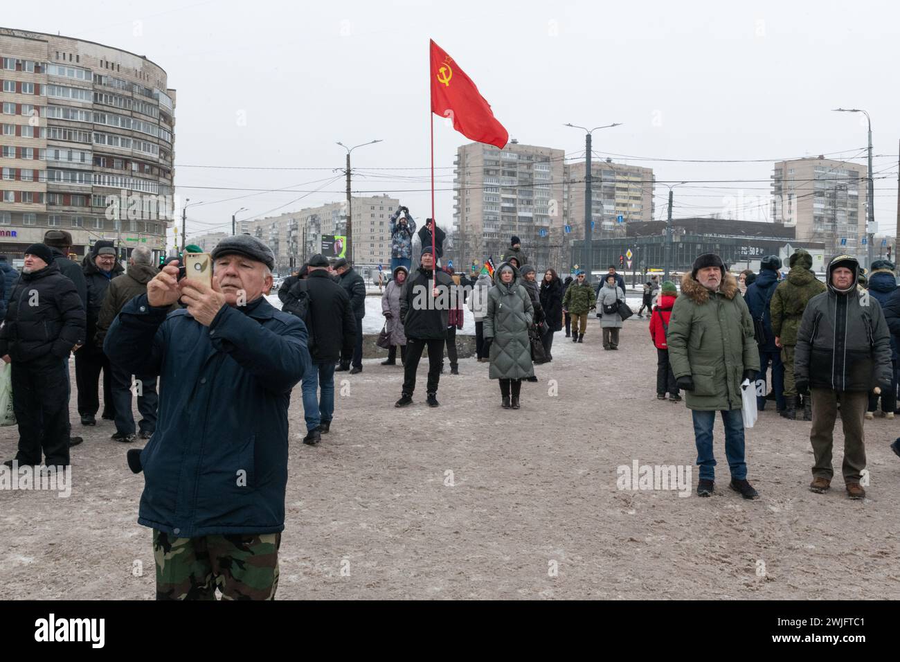 Prog Pétersbourg, Russie. 15 février 2024. Les gens assistent à un événement dédié au 35e anniversaire du retrait des troupes soviétiques d'Afghanistan. La Russie célèbre le jour du retrait complet des troupes soviétiques d'Afghanistan. La guerre en Afghanistan a duré de 1979 à 1989, selon les données officielles, plus de 15 000 soldats soviétiques sont morts. (Photo par Andrei Bok/SOPA images/SIPA USA) crédit : SIPA USA/Alamy Live News Banque D'Images