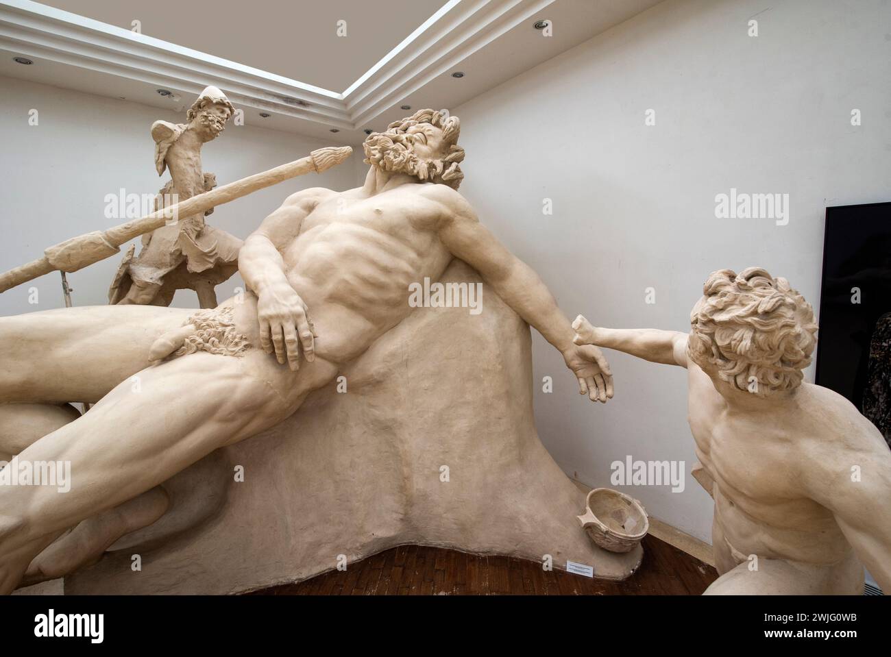 Ulysse aveuglant Polyphème, c'est un groupe sculptural en marbre conservé au Musée archéologique national de Sperlonga Banque D'Images