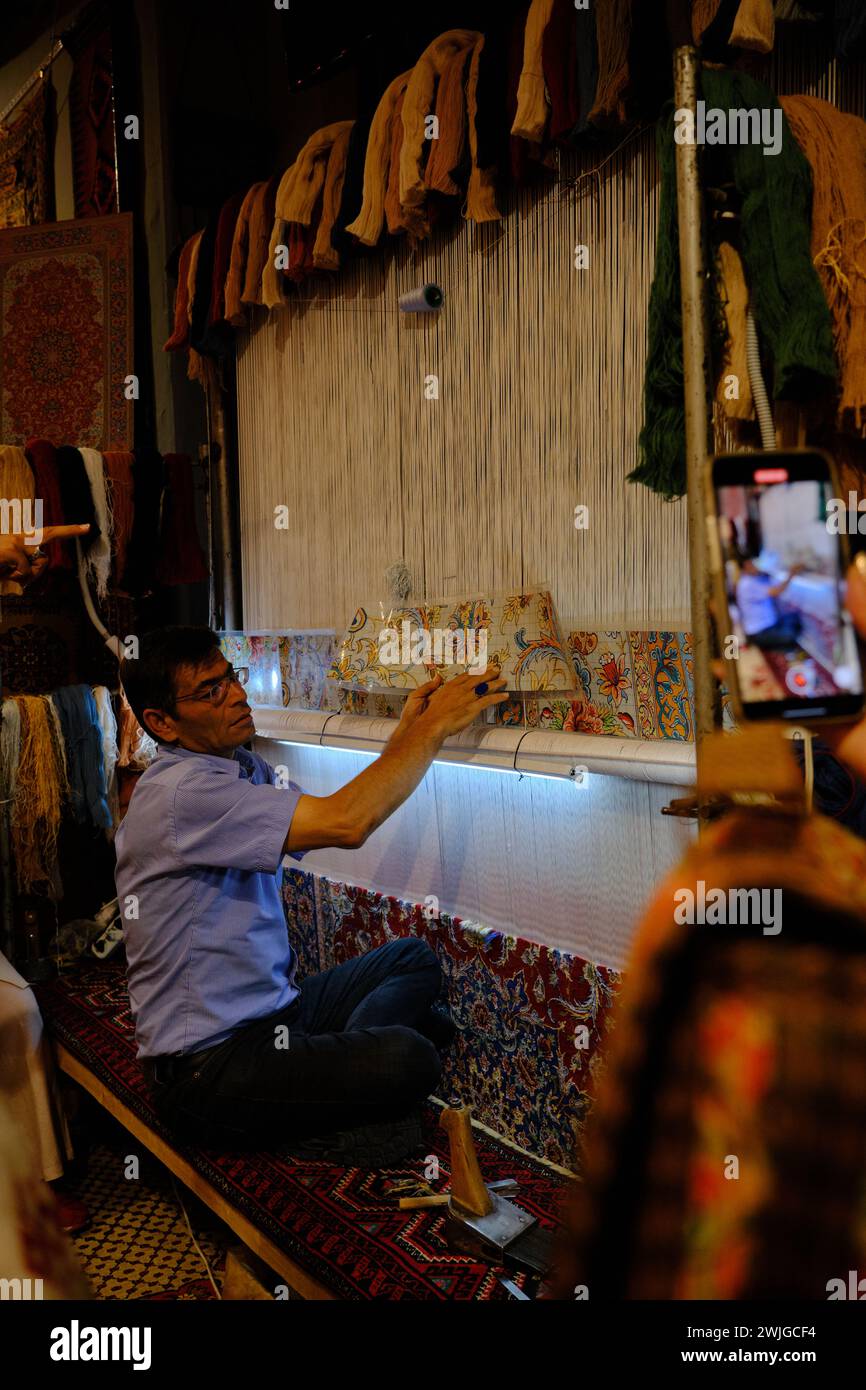 Ispahan, Iran, 06.30.2023. Producteur iranien de tapis, fabricant iranien de tapis Banque D'Images