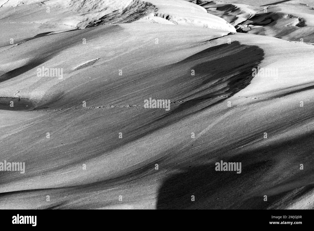 Dépressions dans le substrat rocheux granitique. Des traces de glace reculée il y a longtemps. Banque D'Images