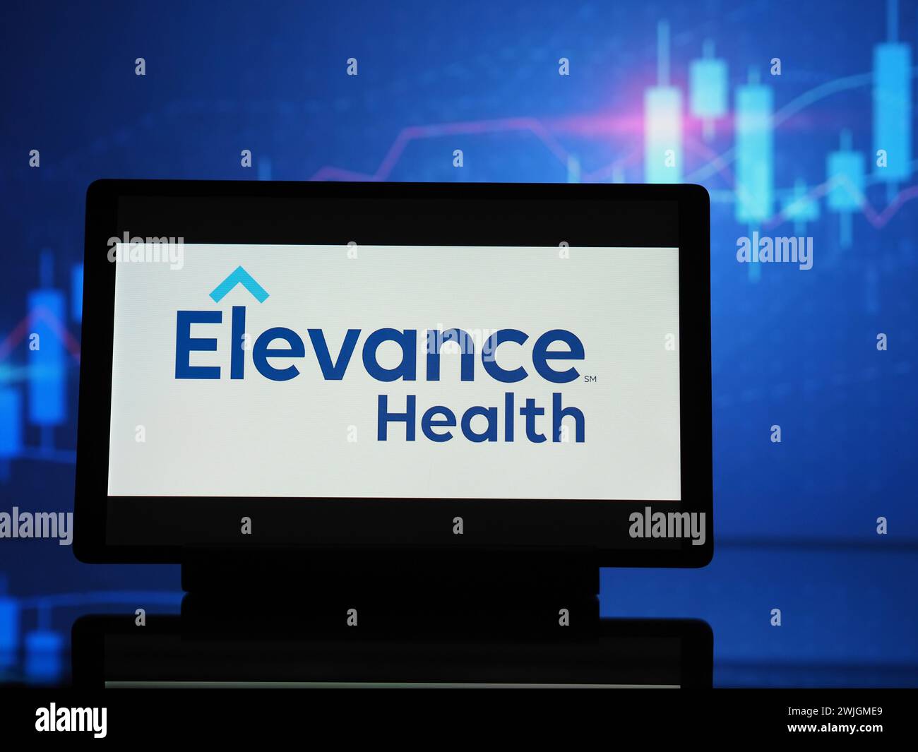 Dans cette illustration photo, le logo Elevance Health, Inc vu affiché sur une tablette Banque D'Images