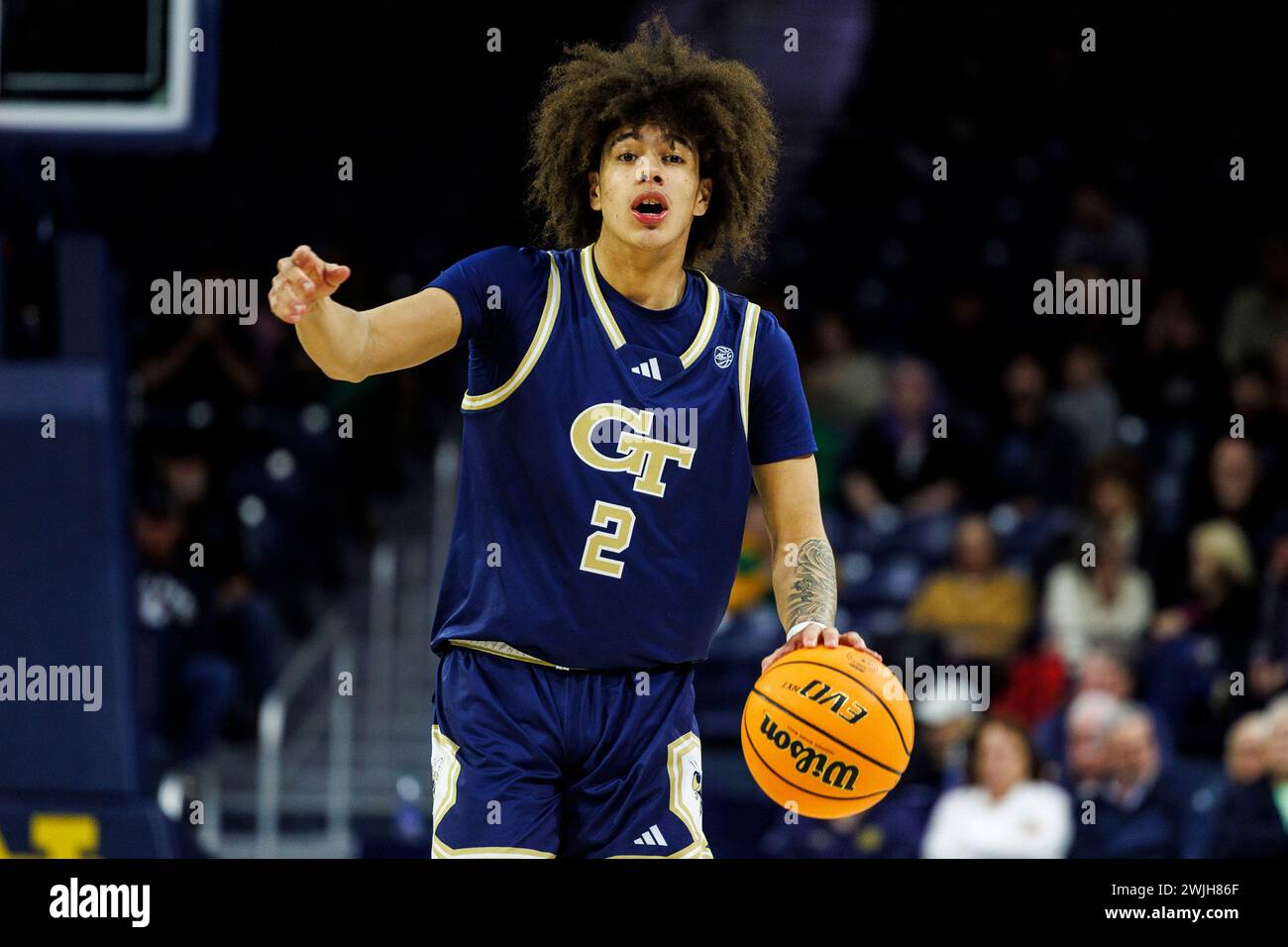 14 février 2024 : le gardien Georgia Tech Naithan George (2) dirige l'attaque lors d'un match de basket-ball de la NCAA entre les Georgia Tech Yellow Jackets et notre Dame Fighting Irish au Purcell Pavilion au Joyce Center à South Bend, Indiana. John Mersits/CSM/SIPA USA. (Crédit image : © John Mersits/Cal Sport Media/SIPA USA) crédit : SIPA US/Alamy Live News Banque D'Images