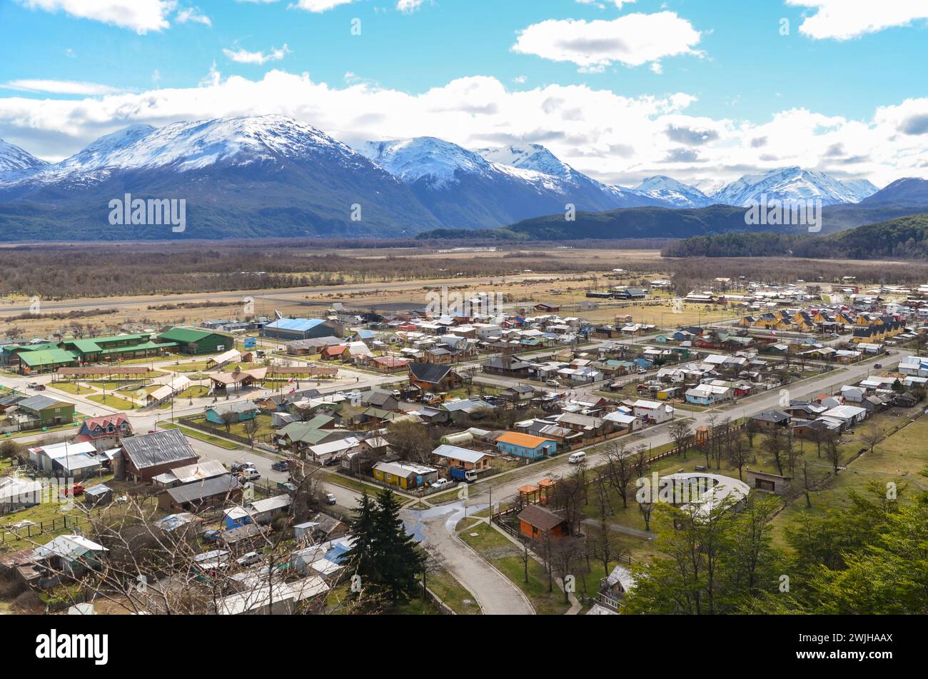Vue aérienne de Villa O'Higgins, dans le sud de la Patagonie chilienne, à la fin de la populaire Carretera Austral / Ruta 7 Banque D'Images