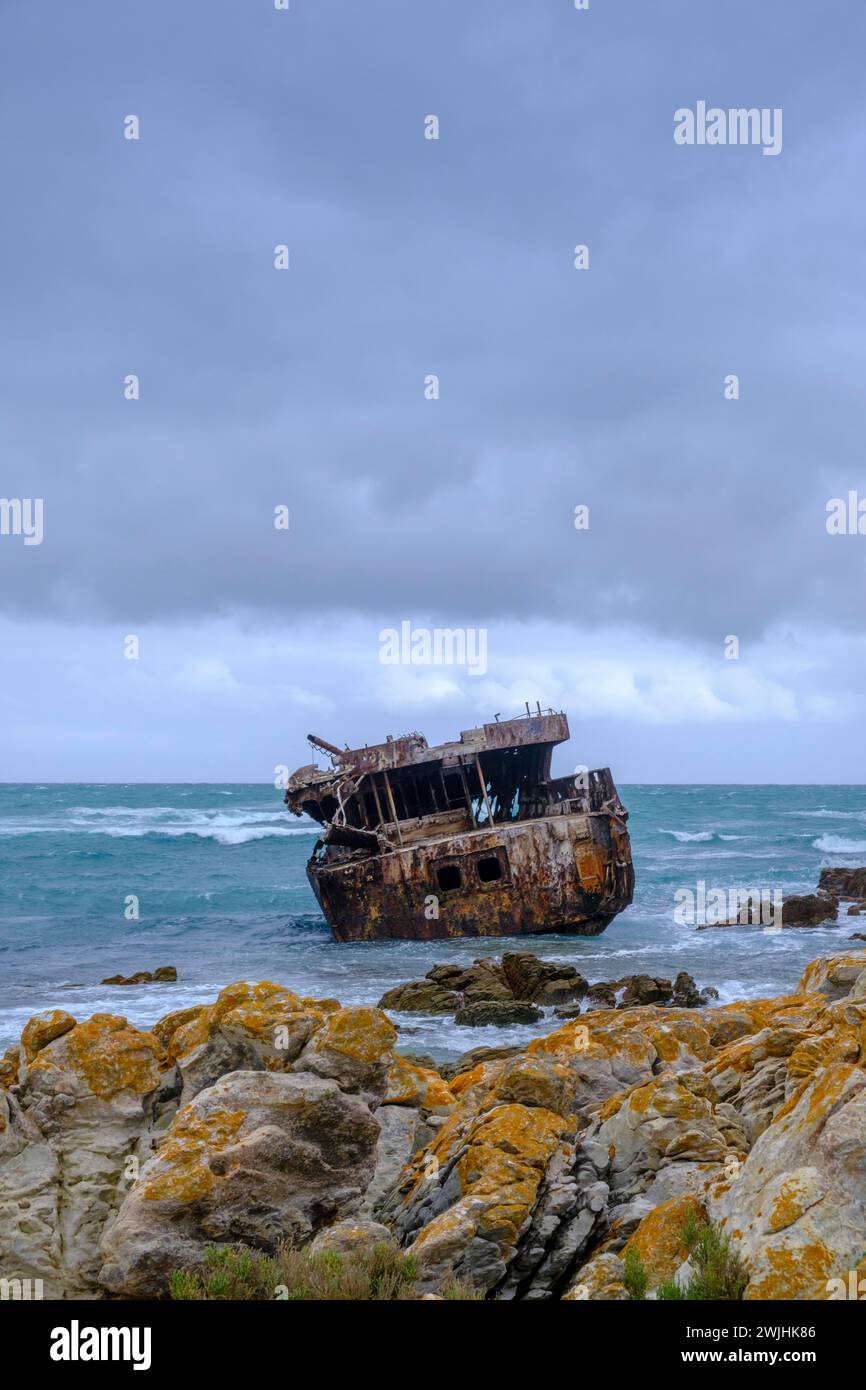 Mauvais temps au Cap Agulhas, naufrage, point le plus au sud de l'Afrique, rencontre des océans Indien et Atlantique, Cap Agulhas, Garden route, Ouest Banque D'Images