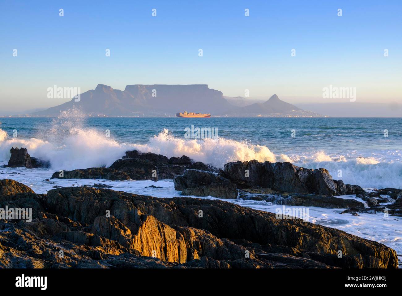 De Bloubergstrand à la silhouette de Cape Town, Cape Town, avec table Mountain, Cape Town, Western Cape, Afrique du Sud, Afrique Banque D'Images