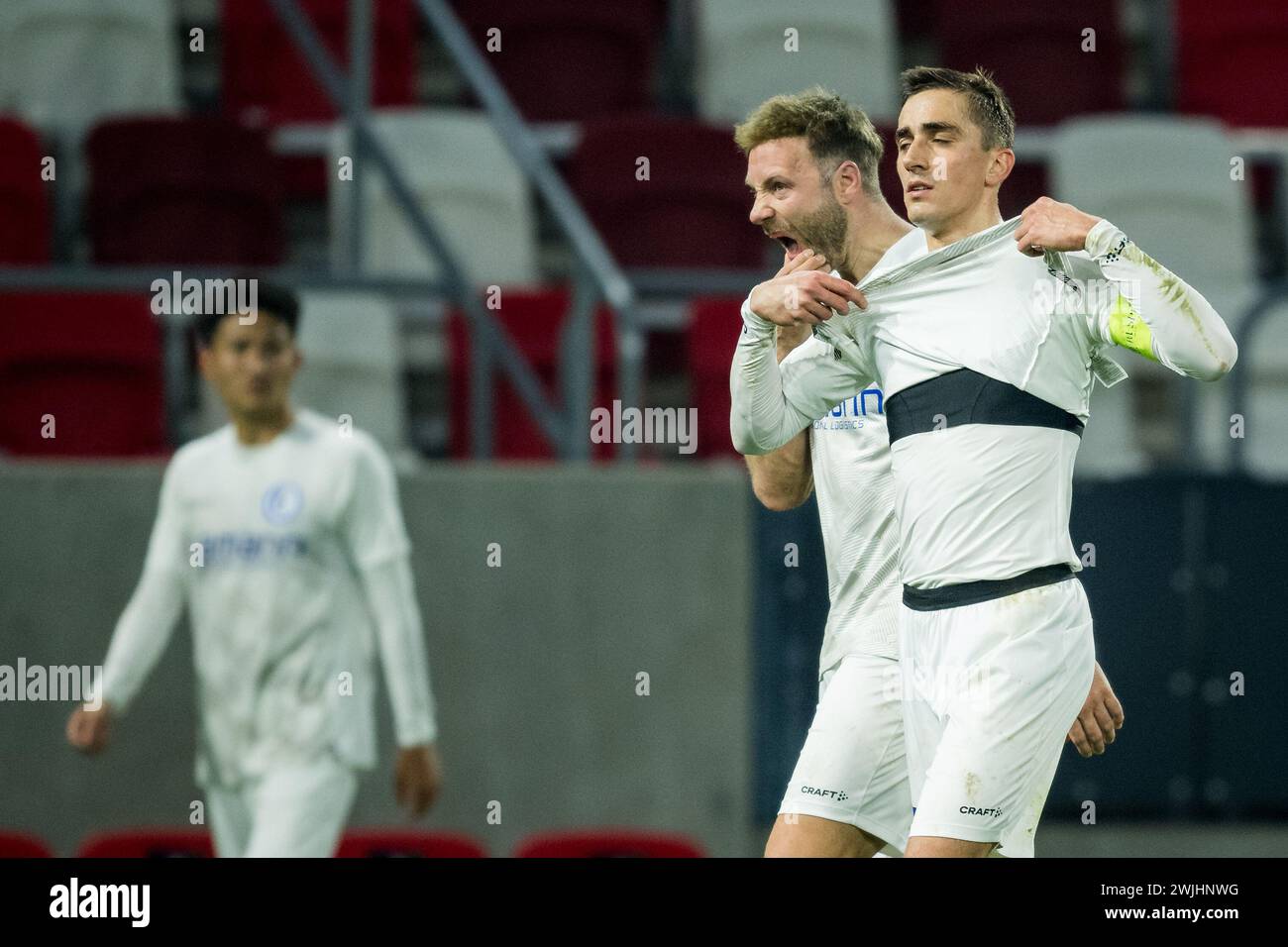 Budapest, Hongrie. 15 février 2024. Laurent Depoitre de Gand et Julien de Sart de Gent semblent déçus après avoir perdu un match de football entre le club israélien Maccabi Haifa et le belge KAA Gent, vendredi 15 décembre 2023 à Budapest, Hongrie, première étape des éliminatoires éliminatoires de la compétition de l'UEFA Conference League. BELGA PHOTO JASPER JACOBS crédit : Belga News Agency/Alamy Live News Banque D'Images