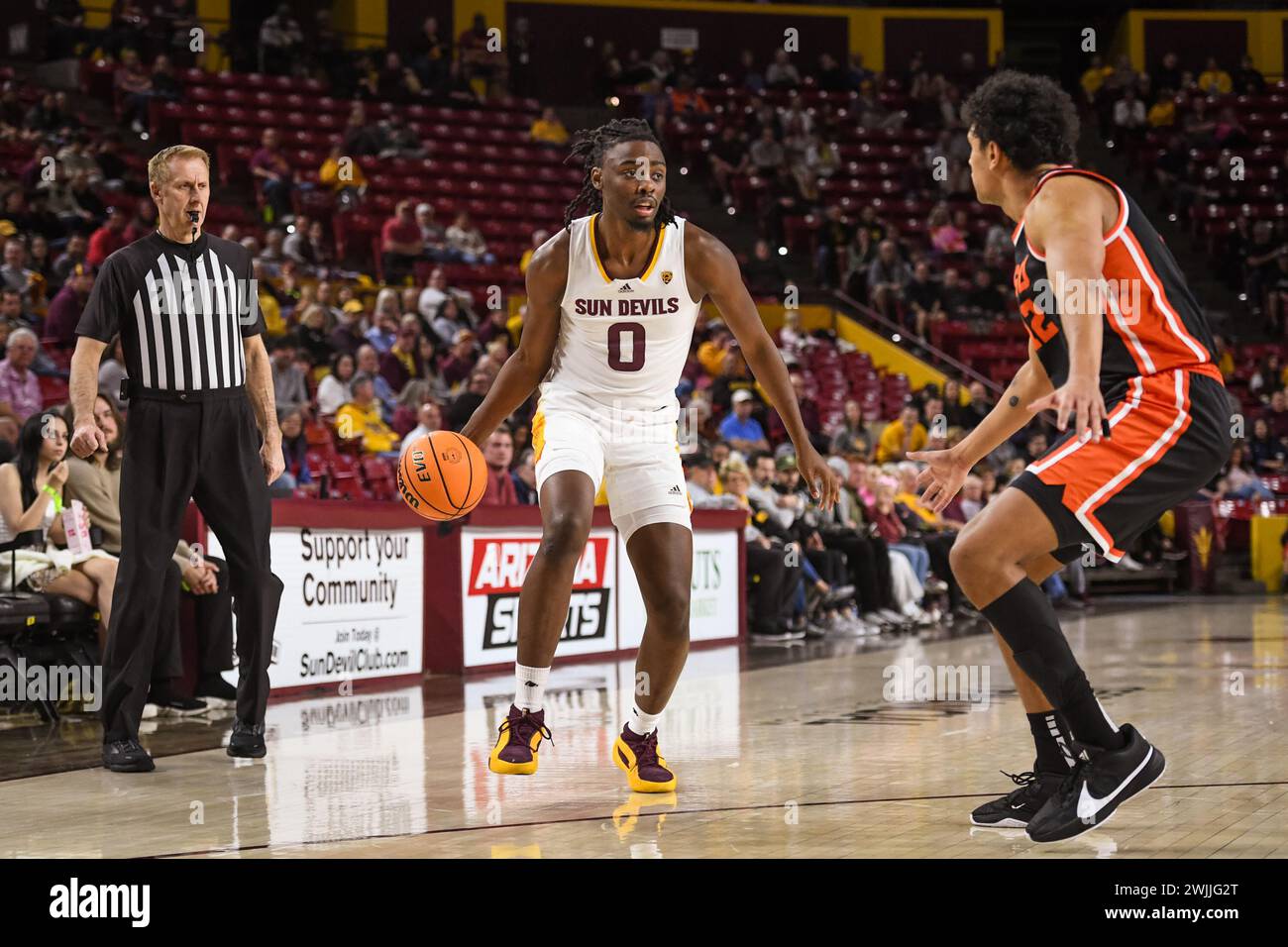 Arizona State Sun Devils garde Kamari Lands (0) se dirige vers le panier dans la première moitié du match de basket-ball de la NCAA contre les Oregon State Beaver Banque D'Images