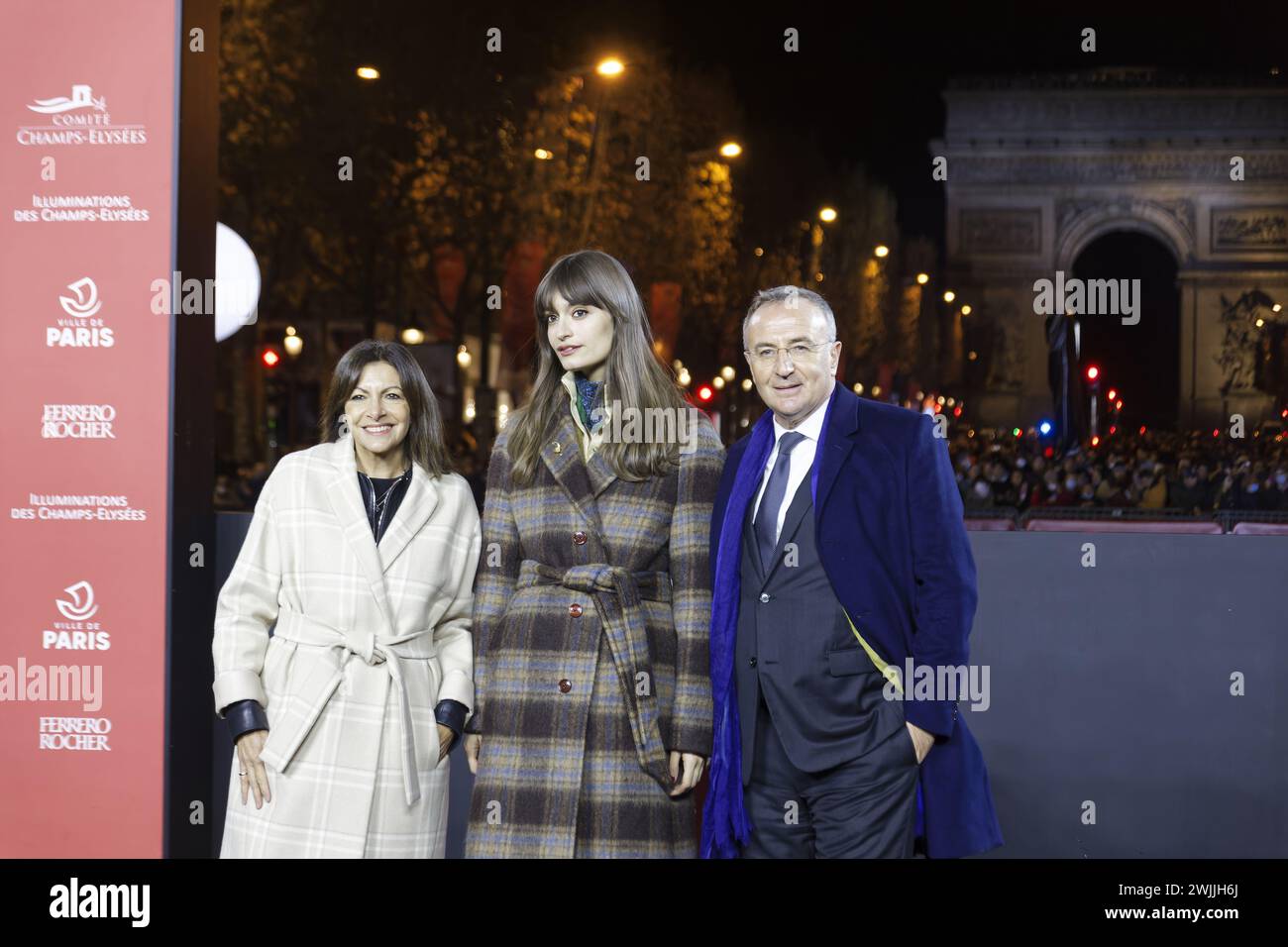 Paris, France .21 novembre 2021. Les illuminations de Noël sur l'avenue des champs-Elysées le 21 novembre 2021 à Paris, France Banque D'Images