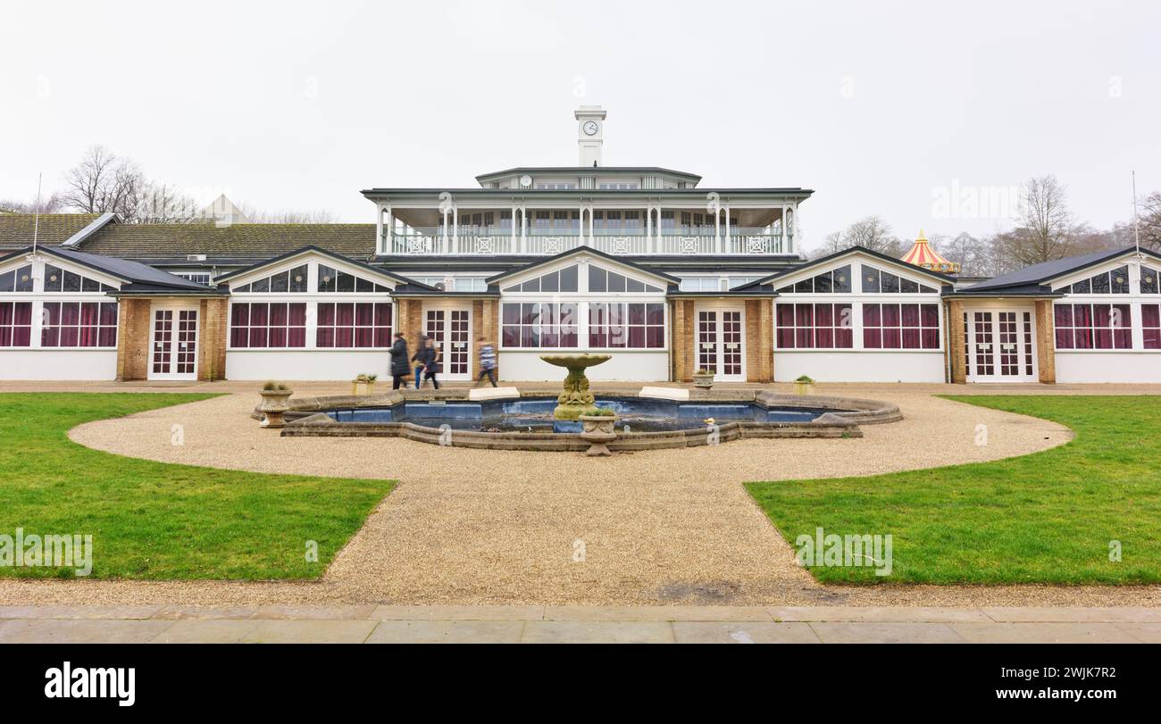 Balcon Fountain Lawn dans le parc de jeux pour enfants de Wickstead Park, Kettering, Angleterre. Banque D'Images