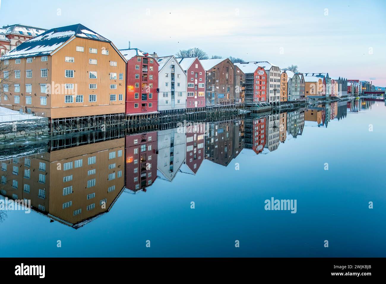 Vieux bâtiments riverains, Trondheim, Norvège Banque D'Images