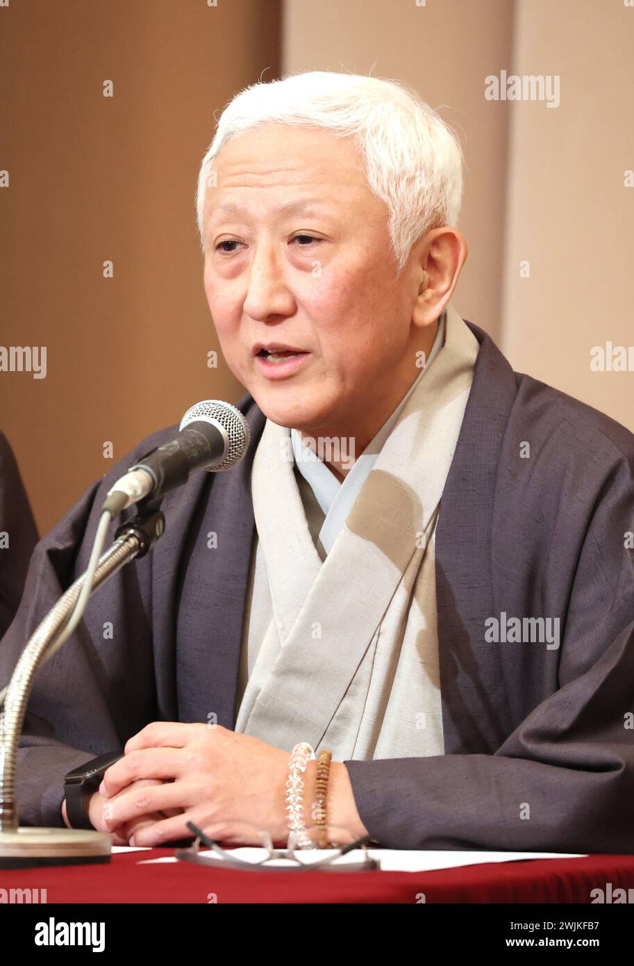 Tokyo, Japon. 16 février 2024. Nakamura Tokizo, acteur japonais de kabuki, s'exprime lors d'une conférence de presse avec neuf autres artistes traditionnels de premier plan au Japan National Press Club à Tokyo le vendredi 16 février 2024. Le Théâtre national japonais des arts traditionnels du spectacle a fermé en octobre dernier pour reconstruction, mais maintenant aucune perspective pour la reconstruction du théâtre puisque deux appels d'offres ont été organisés en vain. (Photo de Yoshio Tsunoda/AFLO) Banque D'Images