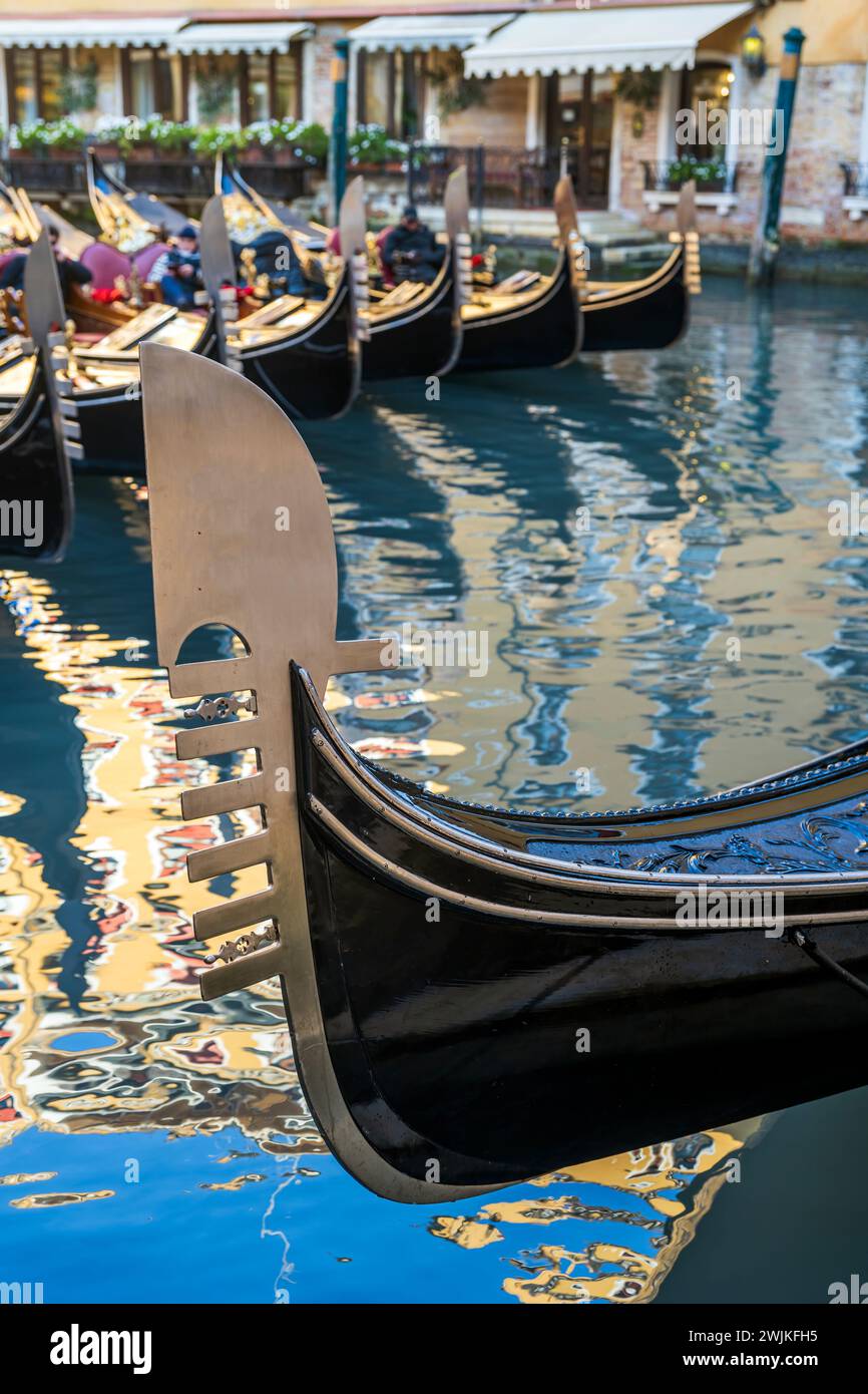 Gondole amarrée, Venise, Vénétie, Italie Banque D'Images