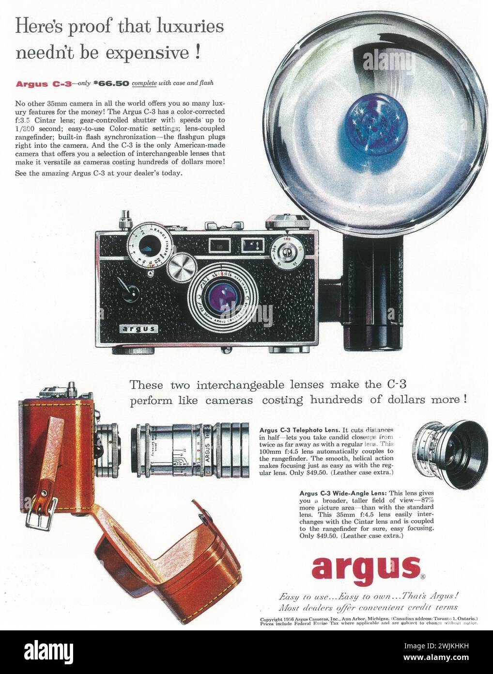 1956 Argus C-3 caméra avec flash ad Banque D'Images