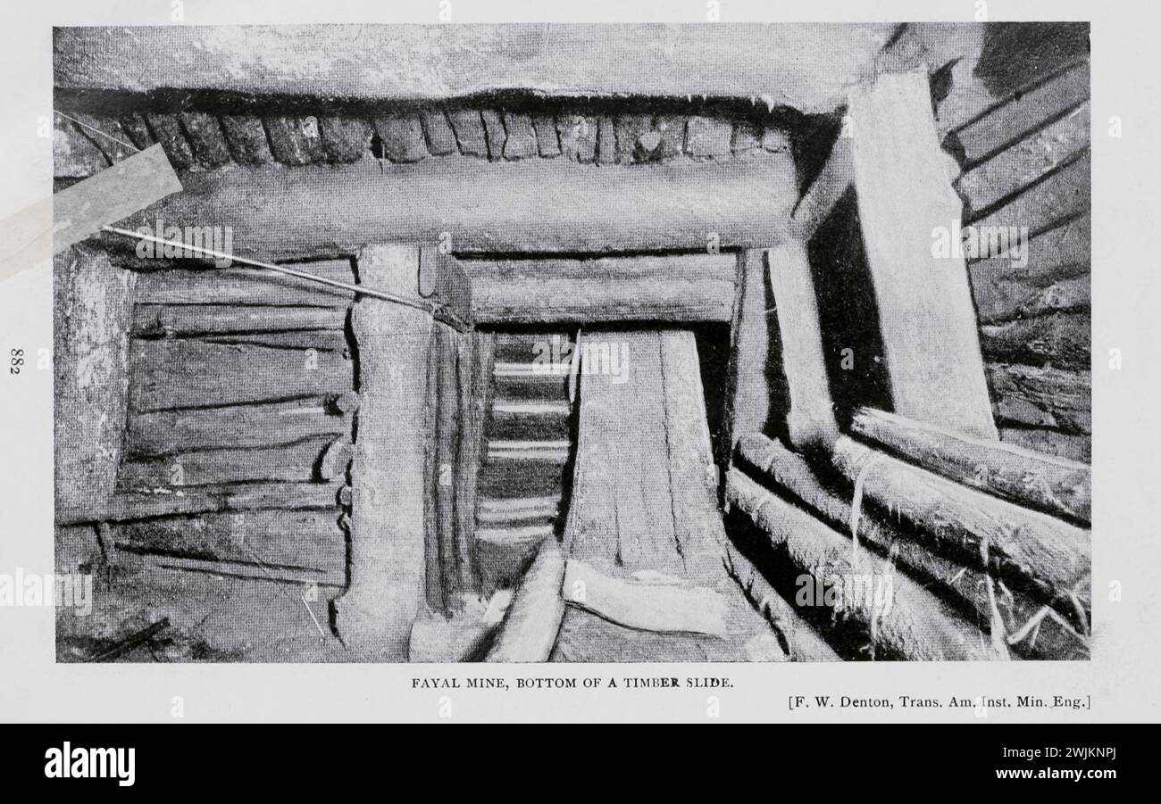 Mine de Fayal, fond de la lame de bois de l'article CARACTÉRISTIQUE MINES DE MÉTAL AMÉRICAINES. LES MINES DE LA COMPAGNIE DE FER DU MINNESOTA. Par Horace V. Winche11. Tiré de l'Engineering Magazine consacré au progrès industriel volume XI octobre 1897 The Engineering Magazine Co Banque D'Images