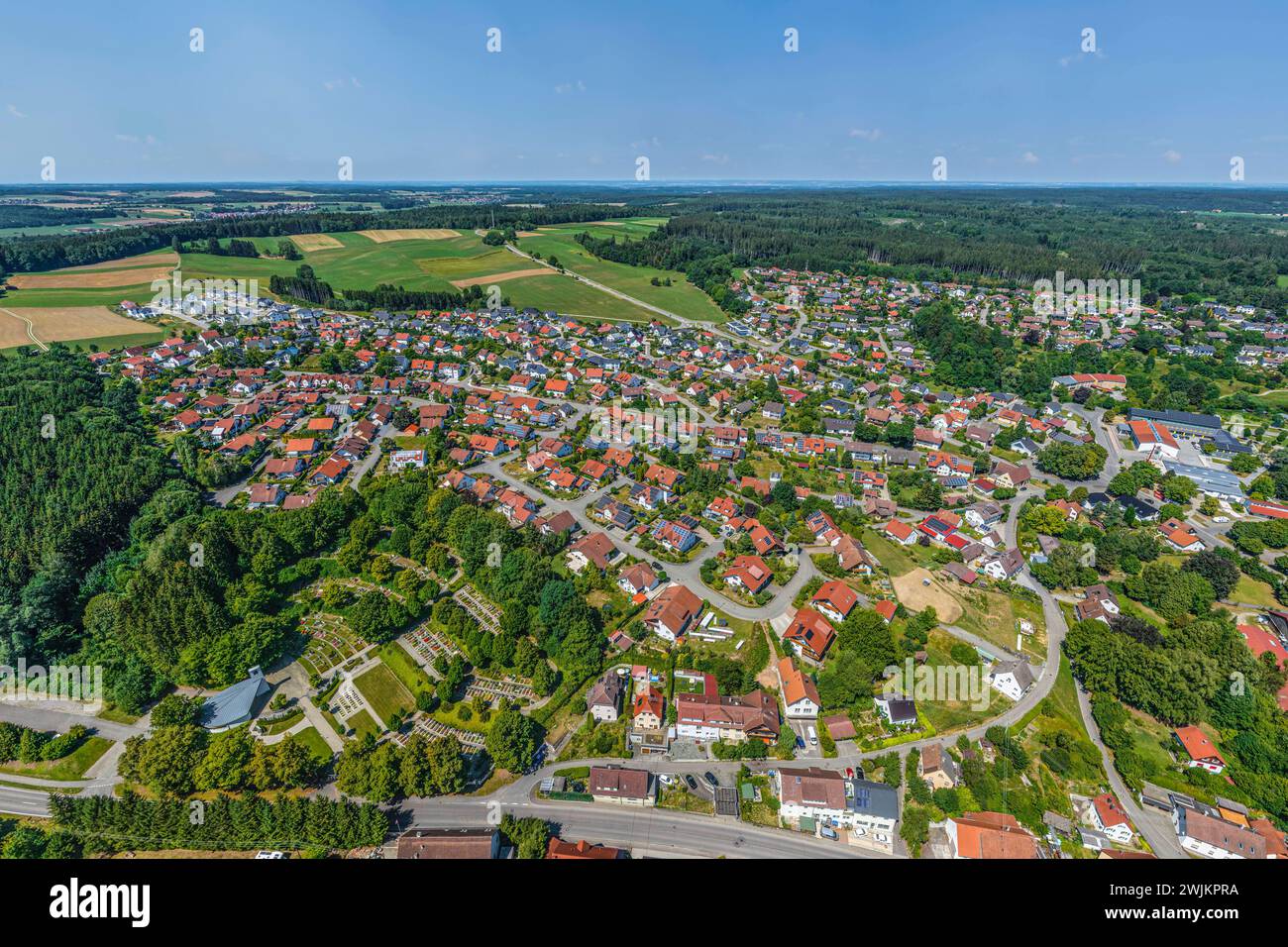 Erolzheim im östlichen Landkreis Biberach in Oberschwaben im Luftbild Ausblick auf die Gemeinde Erolzheim in der Region Donau-Iller Erolzheim Baden-WÜ Banque D'Images