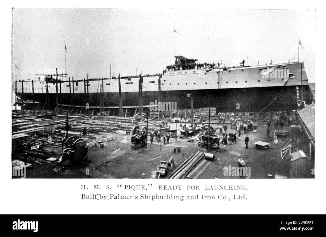 H. M. S. pique prêt pour le lancement construit par Palmer's Shipbuilding et Iron Co., LTD., Jarrow-on-Tyne de l'article CONSTRUCTION NAVALE COMME Une INDUSTRIE PRODUCTIVE EN GRANDE-BRETAGNE. Par James McKechnie. Tiré de l'Engineering Magazine consacré au progrès industriel volume XIV octobre 1897 - mars 1898 The Engineering Magazine Co Banque D'Images