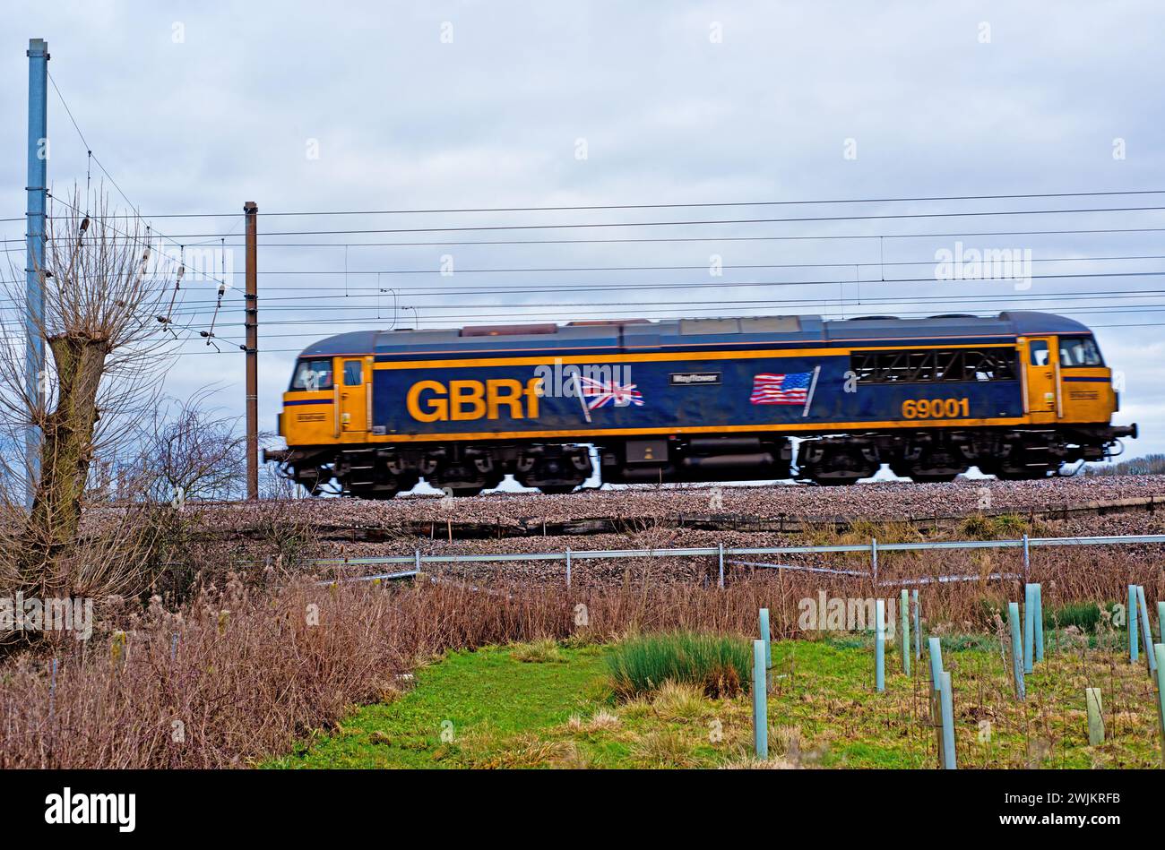 Classe 69001 Mayflower, reclassée classe 60 avec un moteur de classe 66 à Shipton par Beningbrough, North Yorkshire, Angleterre, 8 janvier 2024 Banque D'Images