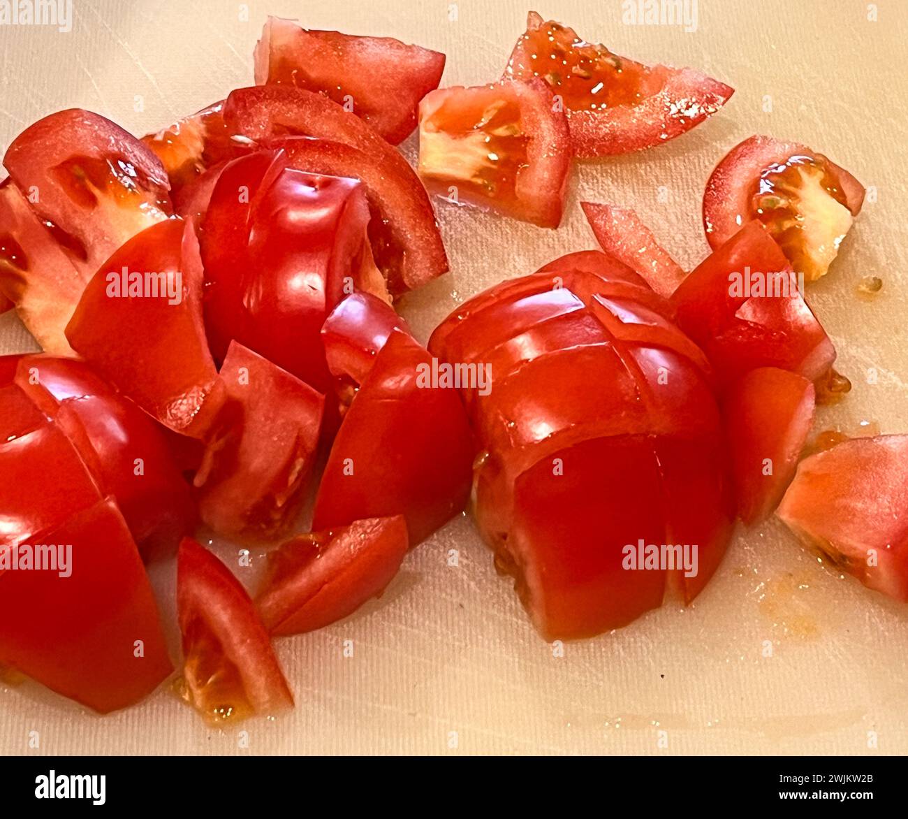 Tomates sur la vigne coupées Banque D'Images