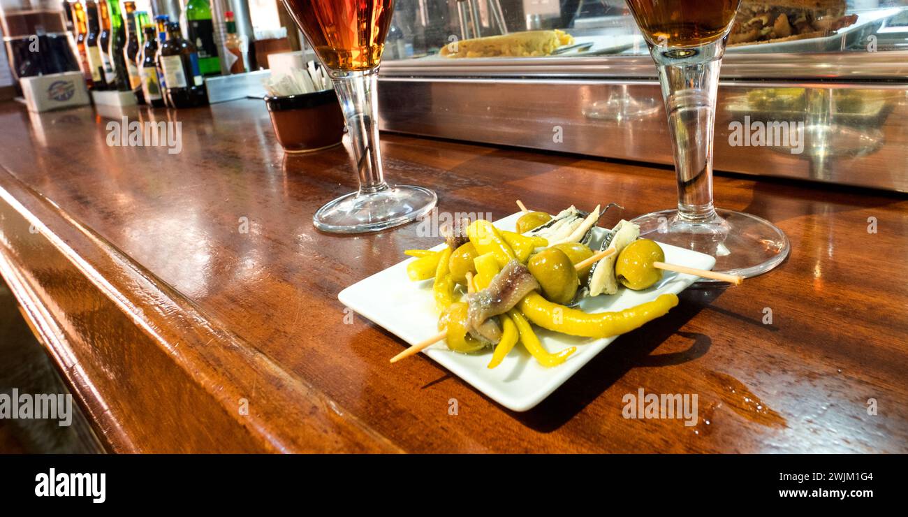 Gilda Tapa espagnole typique et bières au Restaurant Bar, Espagne, Europe Banque D'Images