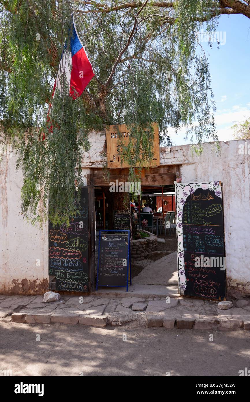 El Toconar, bar rustique coloré et restaurant dans le centre-ville. San Pedro de Atacama, Chili. Banque D'Images
