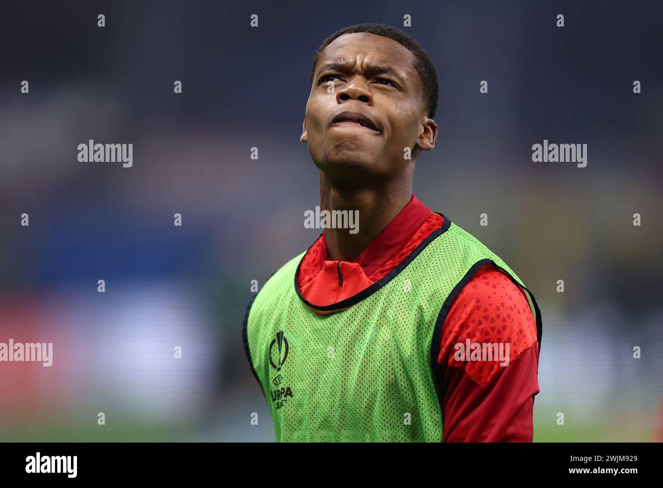 Milan, Italie. 15 février 2024. Réchauffé Omari du stade Rennais FC lors de l'échauffement avant le match de première partie des éliminatoires de l'UEFA Europa League entre l'AC Milan et le stade Rennais FC au Stadio Giuseppe Meazza le 15 février 2024 à Milan, Italie . Crédit : Marco Canoniero/Alamy Live News Banque D'Images