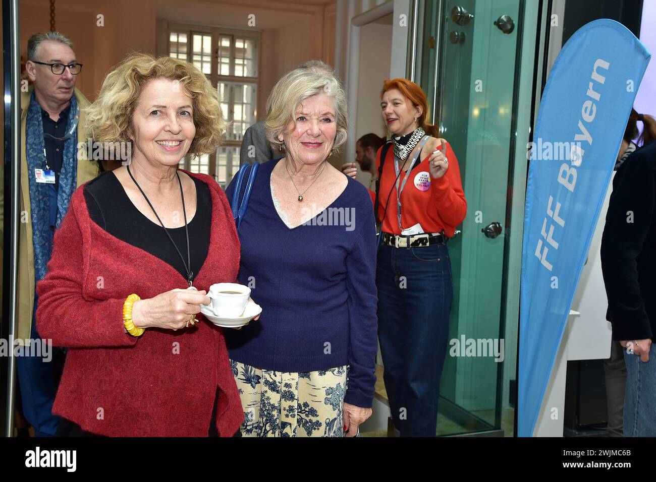 74. FFF Berlinale Empfang EINE MILLION MINUTEN Michaela May, Jutta Speidel Ankunft zum 74, Empfang des FilmFernsehFonds anlässlich der 74. Berlinale in der Bayerischen Vertretung in Berlin, AM 16.02.2024 *** 74 FFF réception Berlinale UN MILLION DE MINUTES Michaela May, Jutta Speidel arrivée au 74, réception du FilmFernsehFonds à l'occasion de la Berlinale 74 à la représentation bavaroise à Berlin, le 16 02 2024 Photopress Mueller Banque D'Images