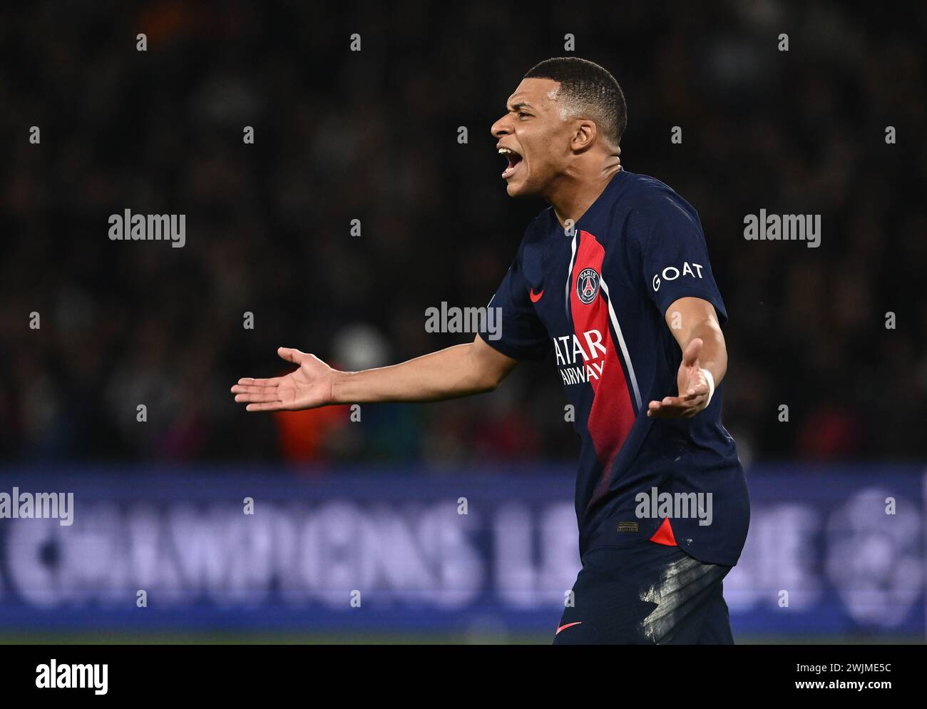 PARIS, FRANCE - 14 FÉVRIER : Kylian Mbappe du Paris Saint-Germain lors de la manche 2023/24 de l'UEFA Champions League du 16e match de première manche entre Paris S. Banque D'Images