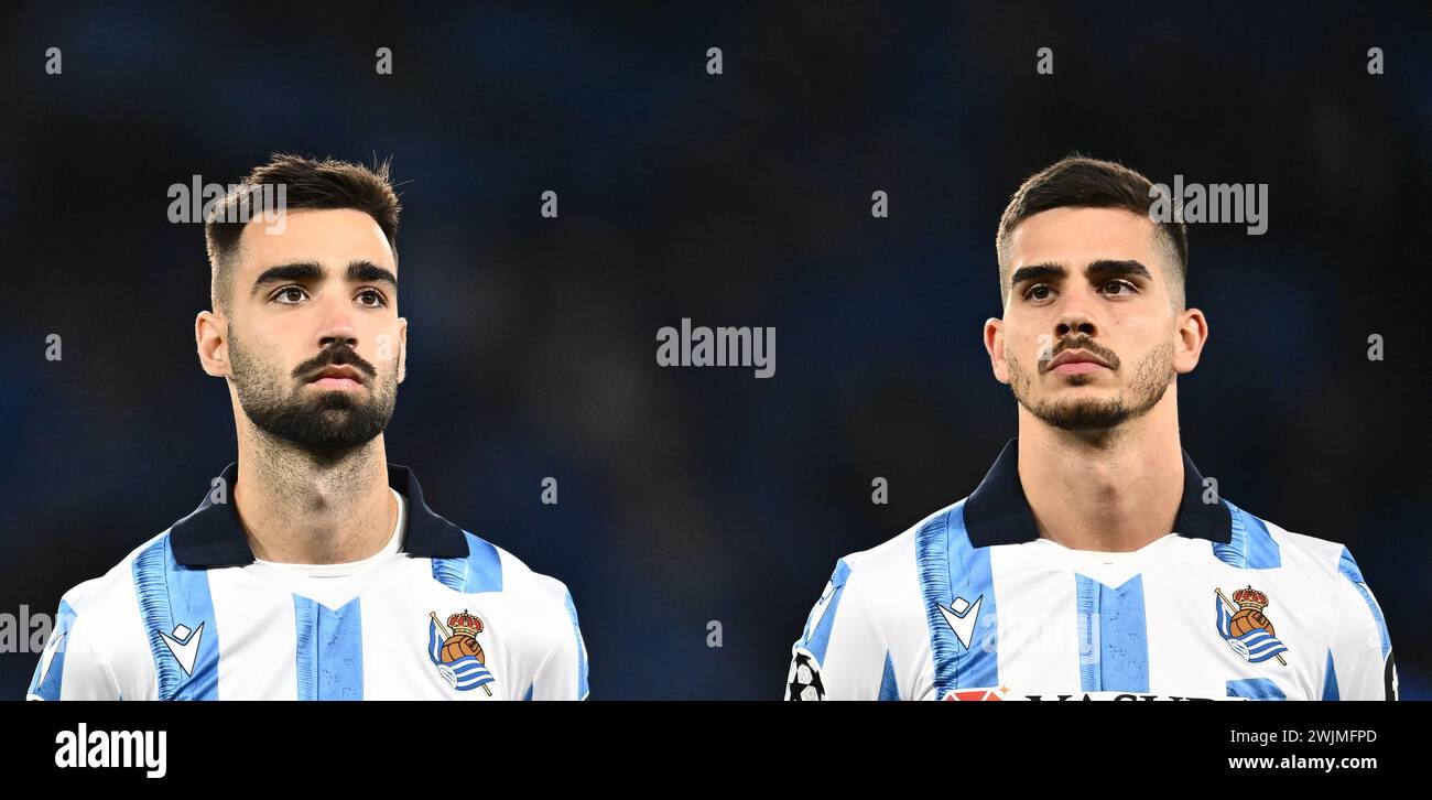 PARIS, FRANCE - 14 FÉVRIER : Brais Mendez et Andre Silva de Real Sociedad lors de la manche 2023/24 de l'UEFA Champions League du 16e match aller Banque D'Images