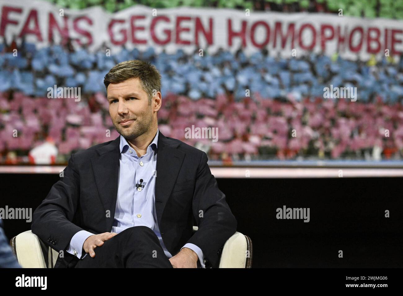 Thomas Hitzelsperger ex-Fußballprofi 02/24 son Thomas Hitzelsperger AM 14. Février 2024 dans Markus Lanz , ZDF TV Fernsehen Talkshow Talk Show Deutschland deutsche deutscher Mann ehemalig ehemaliger Fußballspieler Fußballer Fußball Sport Sportler Profi allemand ancien footballeur quer halb sitzend sprechend fans neutres gegen homophobie *** Thomas Hitzelsperger ex Fußballprofi 02 24 Her Thomas Hitzelsperger le 14 février, 2024 à Markus Lanz , ZDF TV talk show talk show talk show Allemagne allemand ancien joueur de football joueur de football joueur de football sportif sportif professionnel germe Banque D'Images