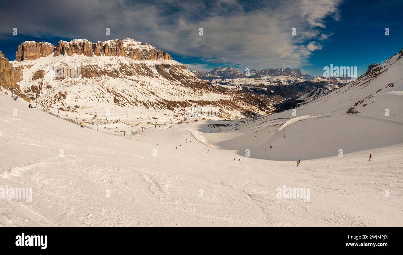 Pistes sur le glacier Marmolada, Dolomites, Italie Banque D'Images