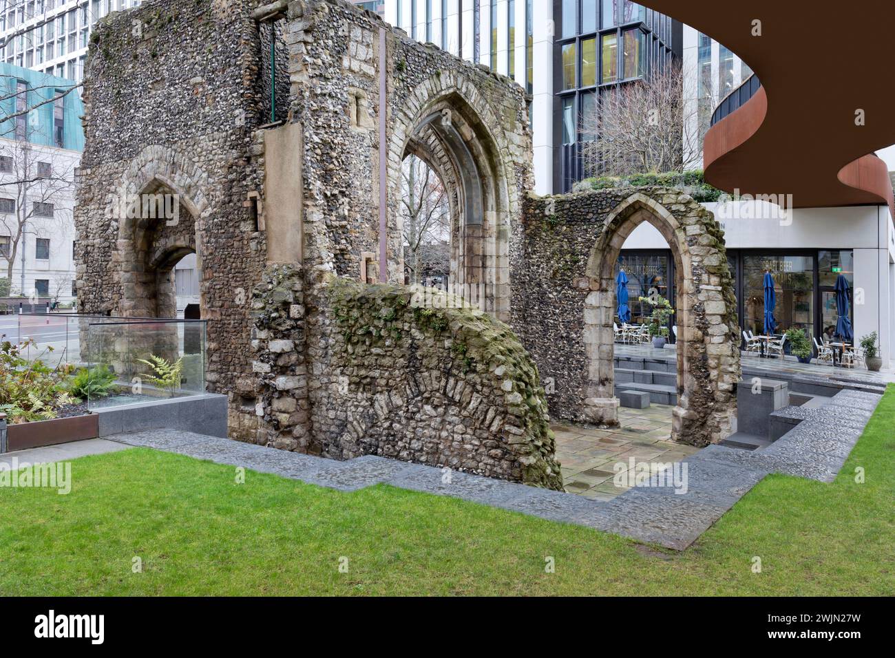 ruines de l'église st alphage dans le mur de londres dans la ville de londres Banque D'Images