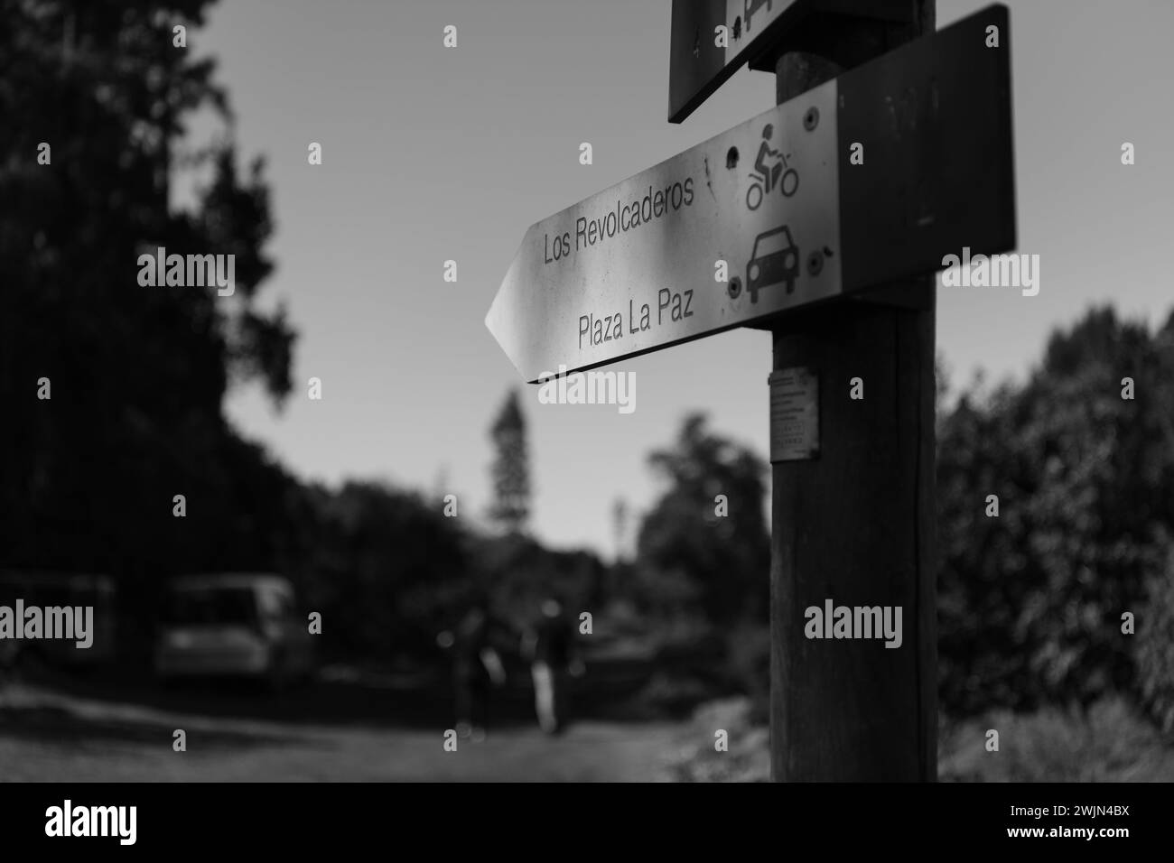 Photo en noir et blanc d'un panneau de signalisation à Tenerife, Espagne Banque D'Images