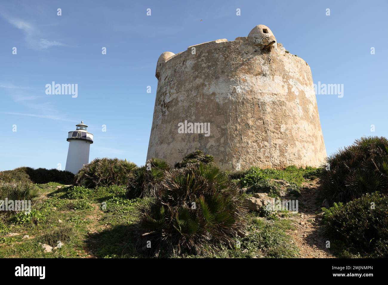 Punta Giglio – Tour du phare. Punta Giglio est une zone protégée dans le parc de Porto Conte à seulement 17 km Alghero avec un petit musée dédié Banque D'Images