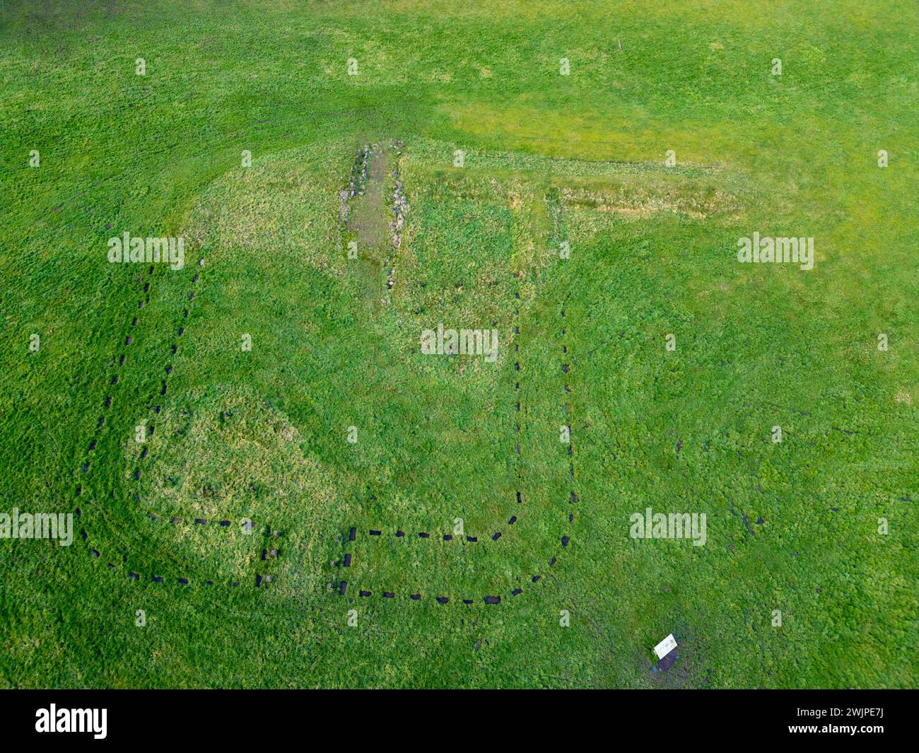 Vue aérienne par drone du fortlet romain de Kinneil, Kennel Estate, Bo'Nness, Écosse. Banque D'Images