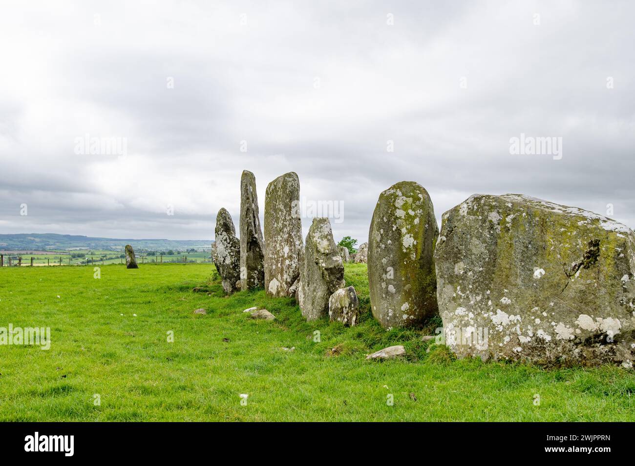 Cercle de pierre de Beltany, un site rituel impressionnant de l'âge du bronze situé au sud de la ville de Raphoe, comté de Donegal, Irlande. Datant de circa 2100-700 av. J.-C. Banque D'Images