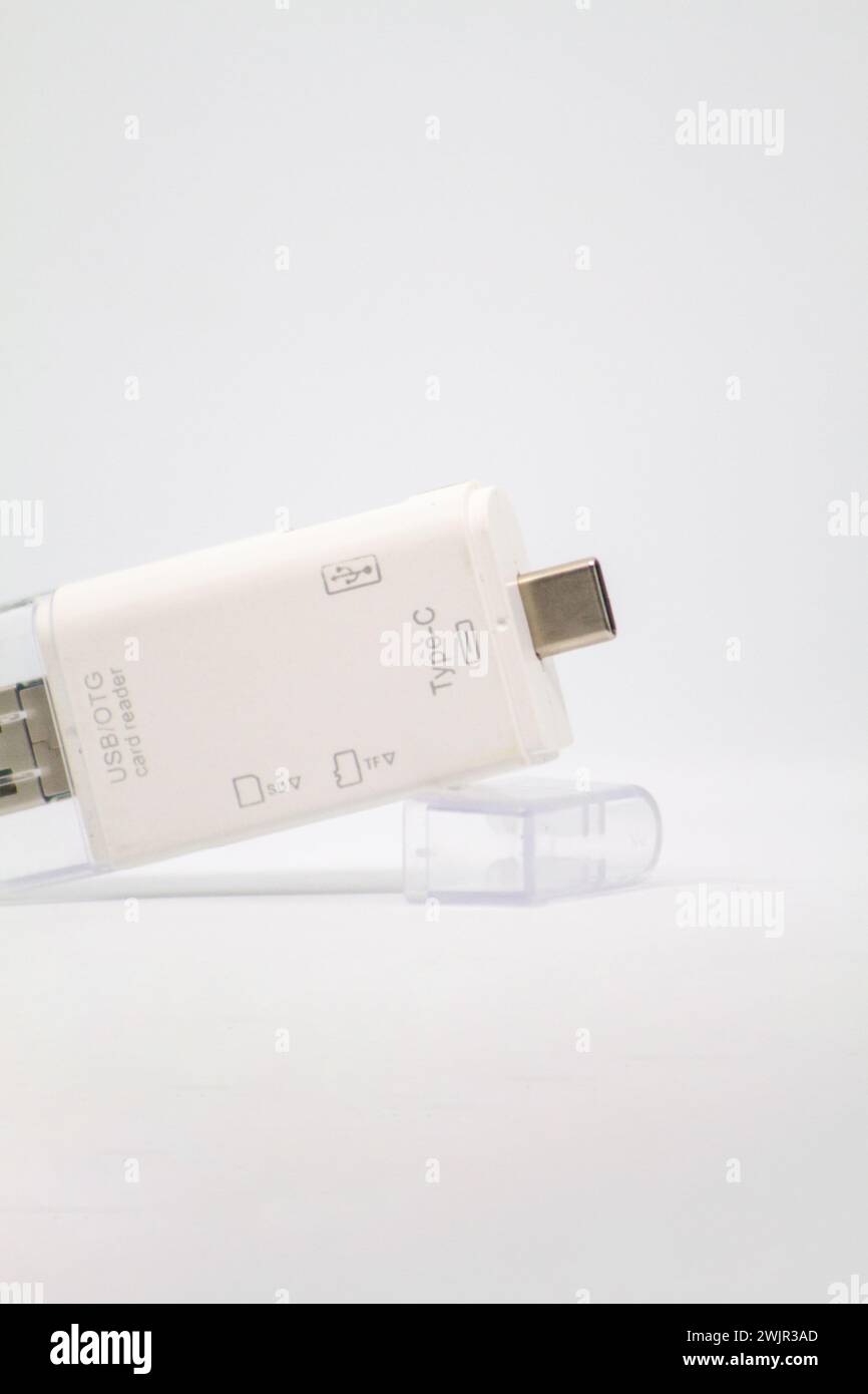 Adaptateur mémoire avec entrées multiples, adaptable à USB 3,0, OTG et USB type C. adaptateur pour usb, micro sd et sd Banque D'Images
