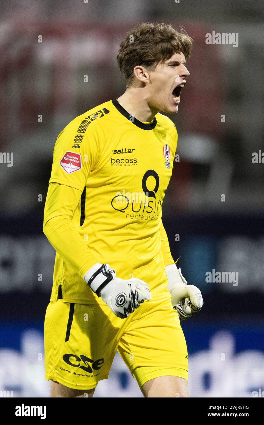 OSS, pays-Bas. 16 février 2024. OSS, 16-2-2024, Frans Heesen Stadium, Néerlandais Keukenkampioen Divisie Football saison 2023/2024. Top Oss - Jong Ajax. Le gardien Max van Herk célèbre la victoire sur Jong Ajax (2-1) crédit : Pro Shots/Alamy Live News Banque D'Images